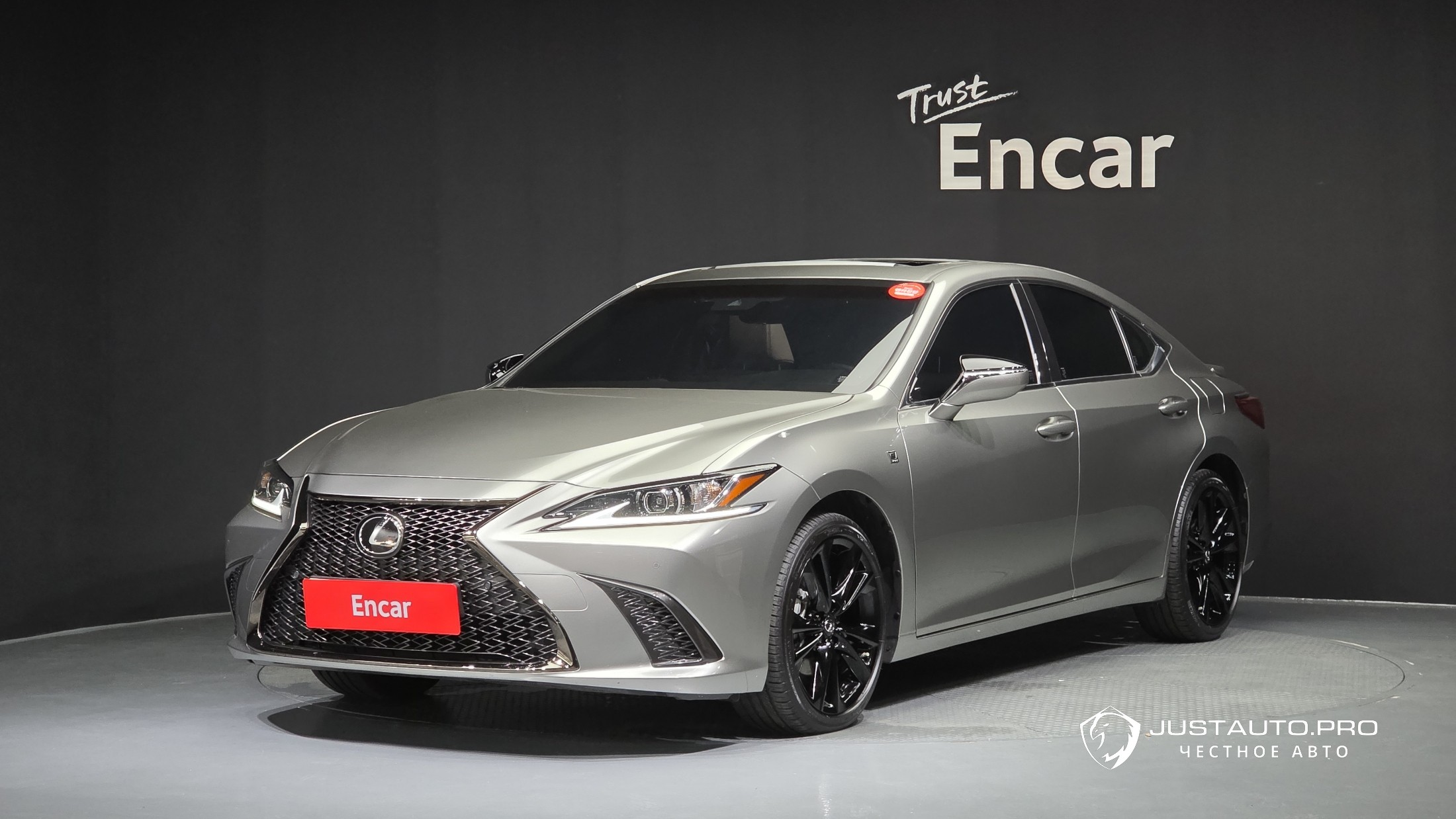 Автомобиль Lexus ES