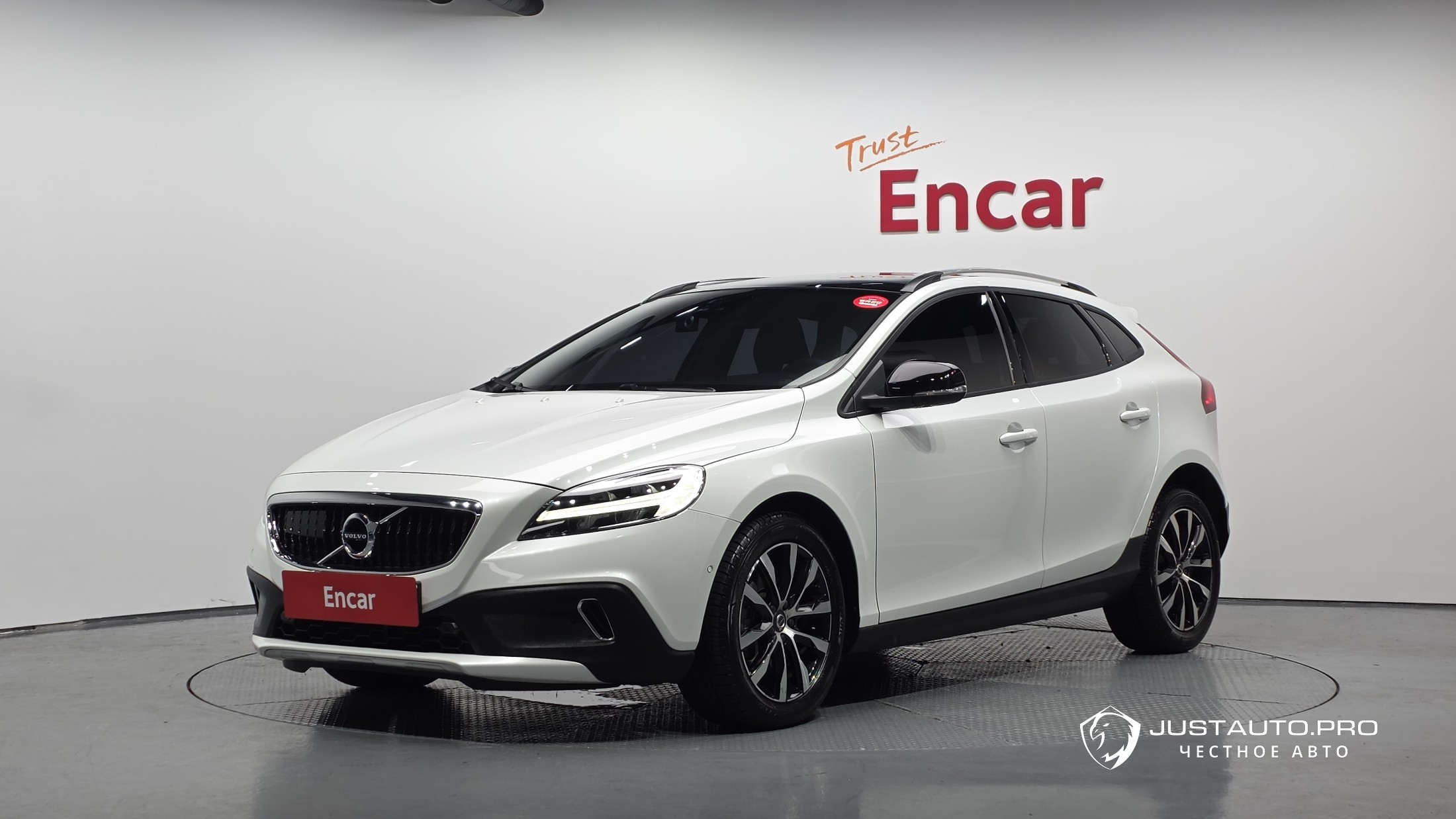 Автомобиль Volvo V40