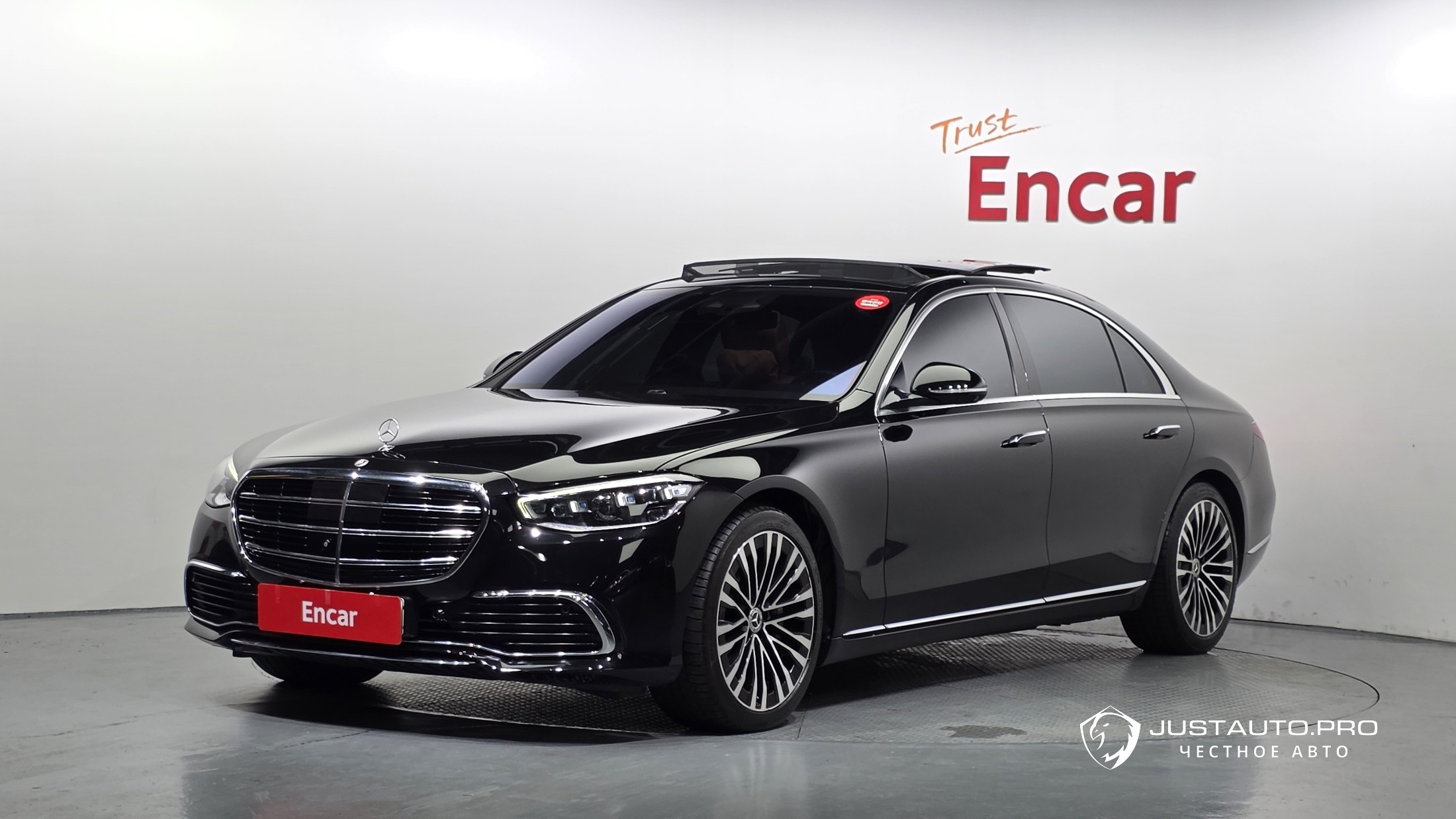 Автомобиль Mercedes-Benz S-Class