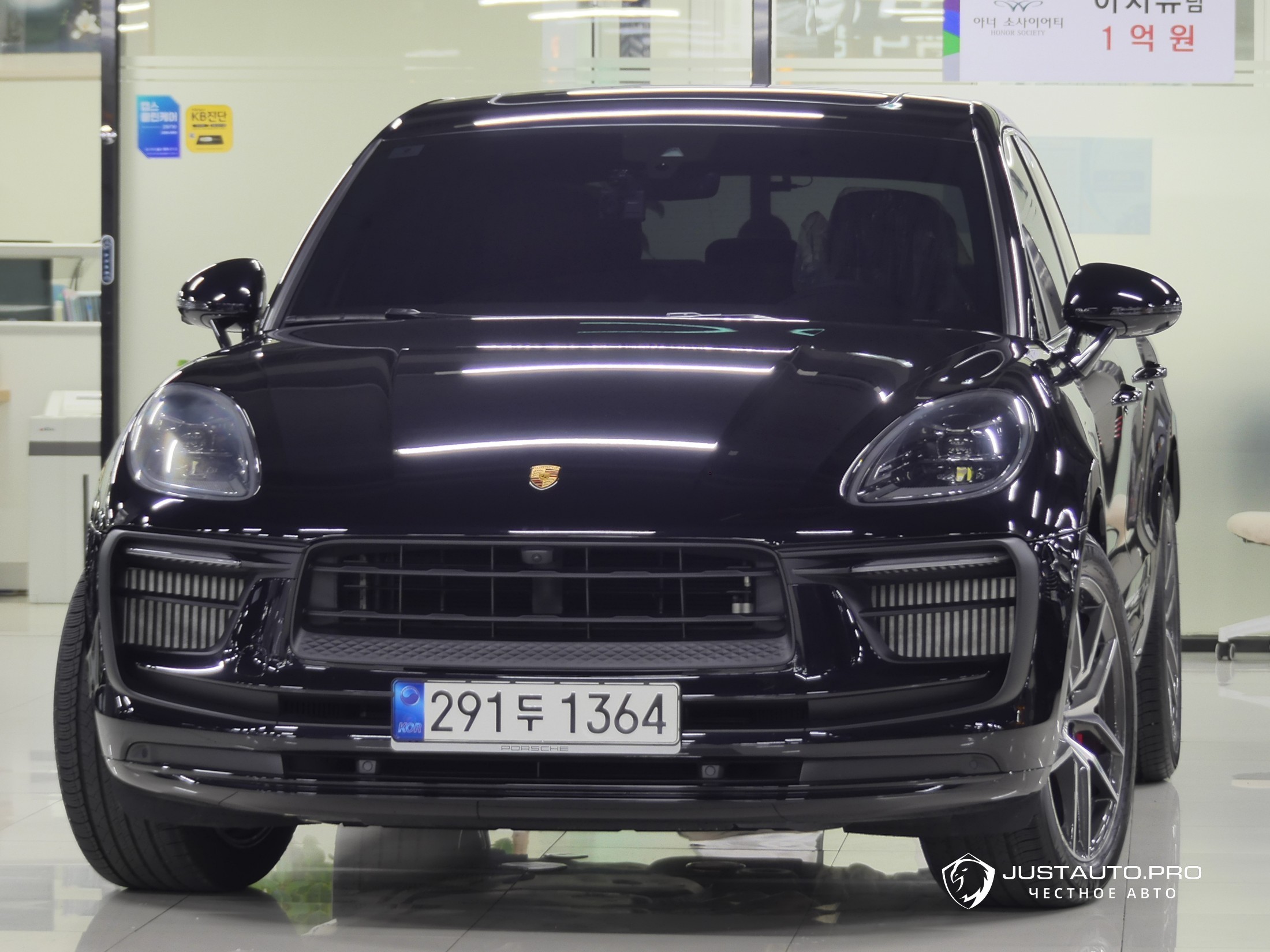 Автомобиль Porsche Macan