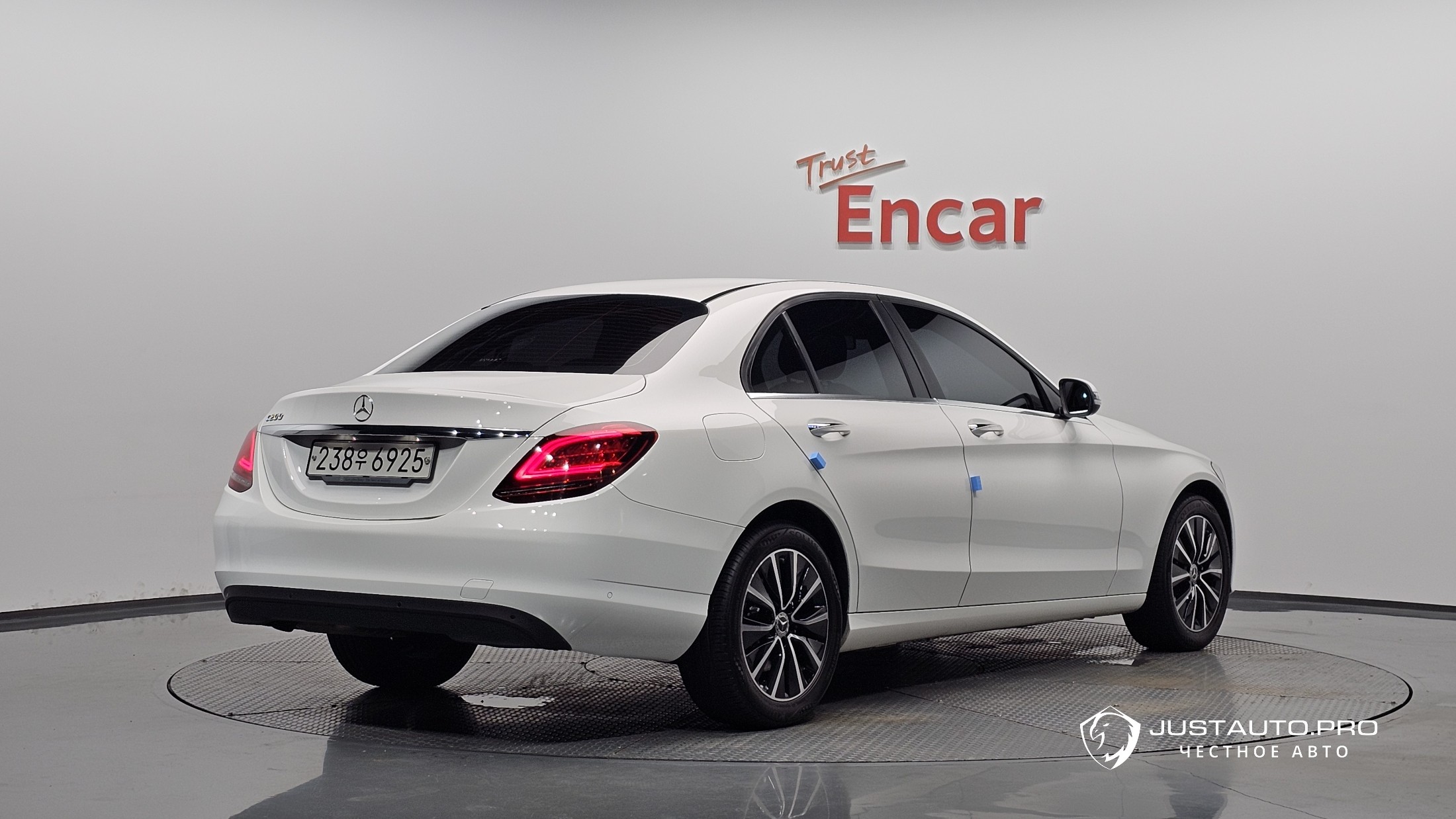 Автомобиль Mercedes-Benz C-Class