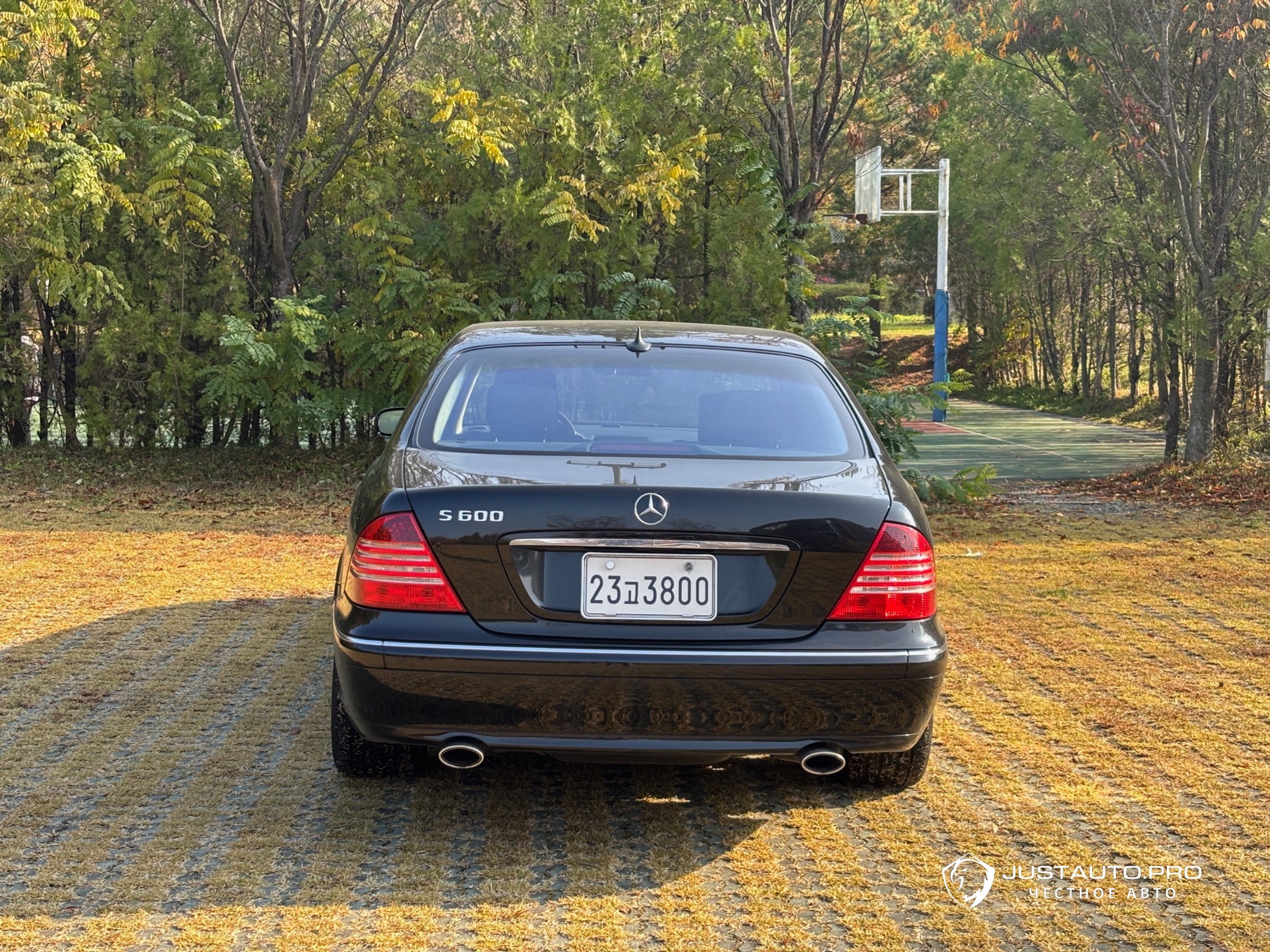 Автомобиль Mercedes-Benz S-Class