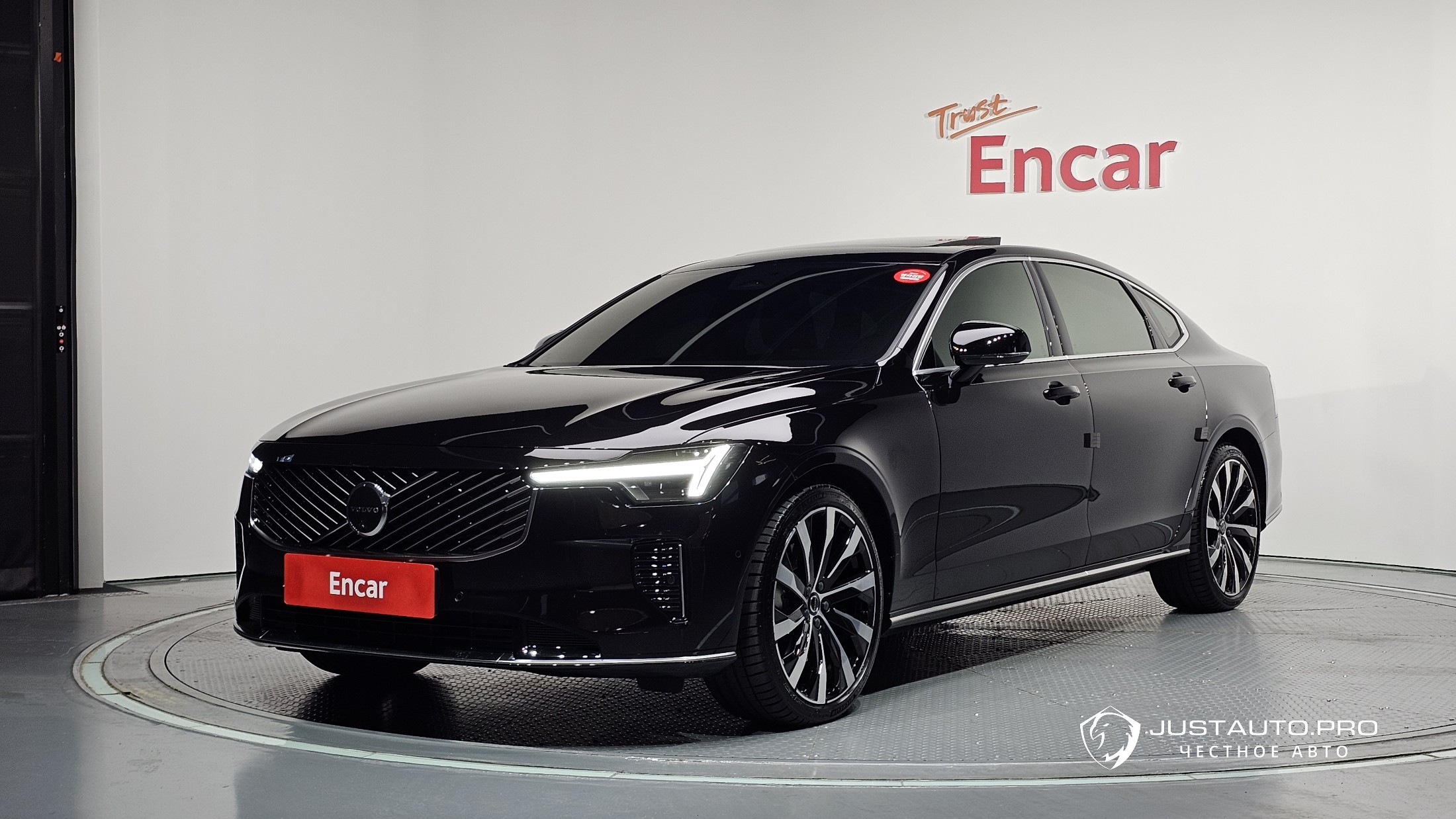 Автомобиль Volvo S90