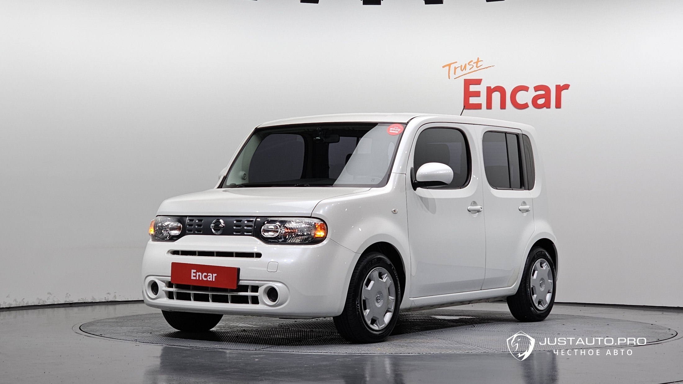 Автомобиль Nissan Cube