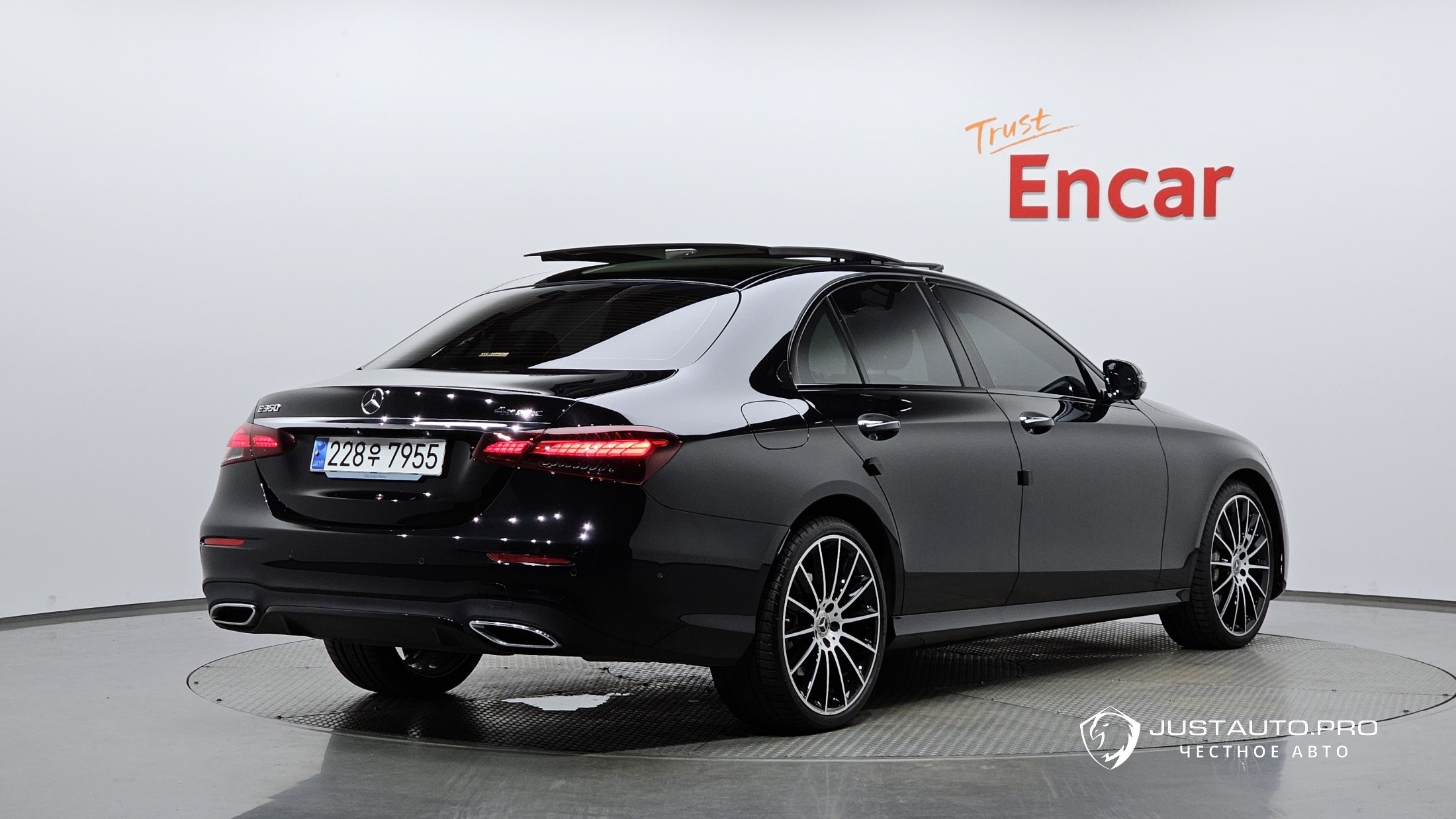 Автомобиль Mercedes-Benz E-Class