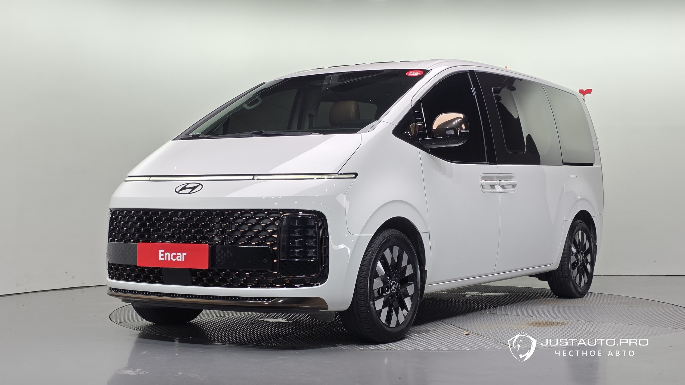 Автомобиль Hyundai Staria