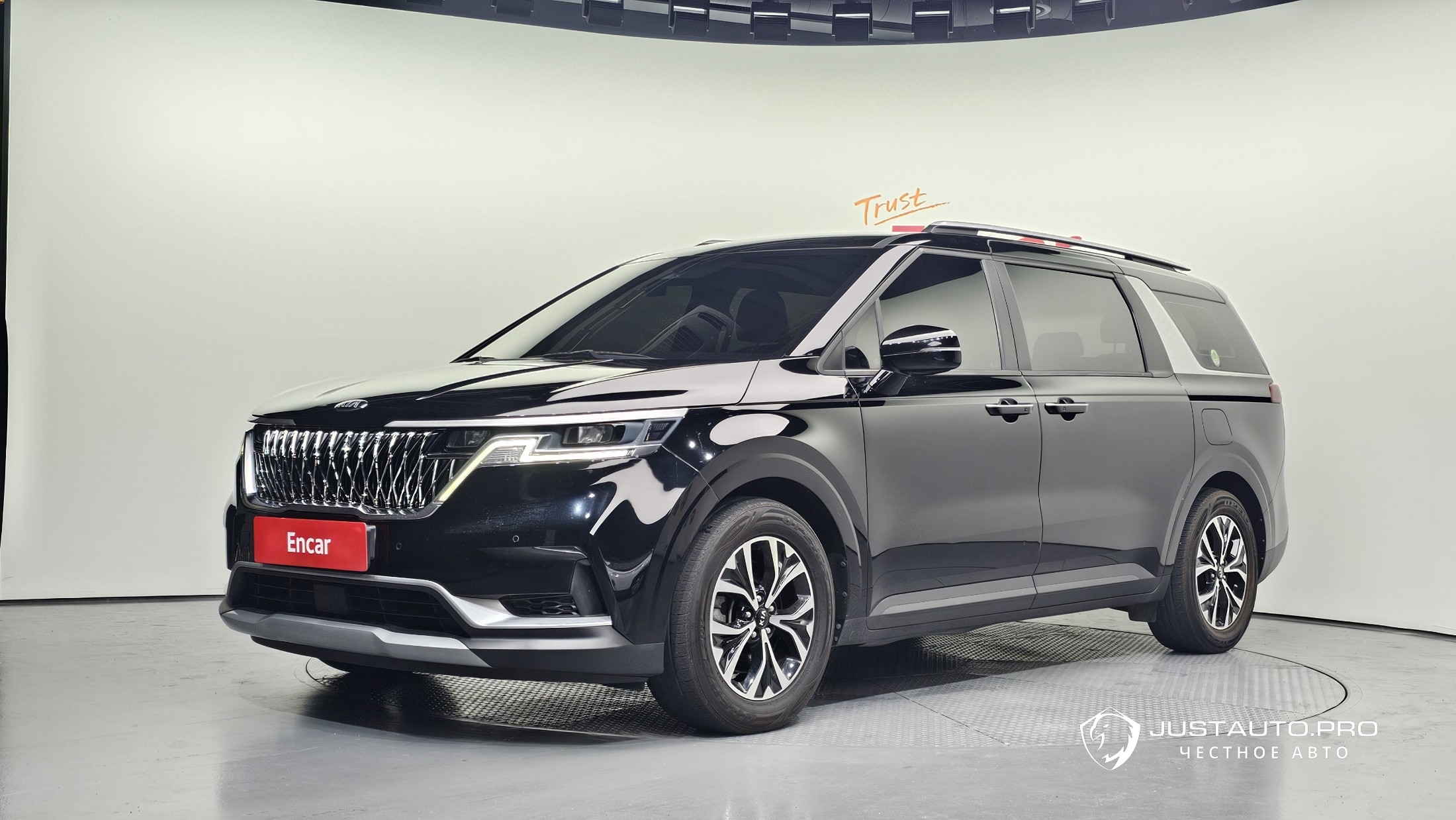 Автомобиль Kia Canival