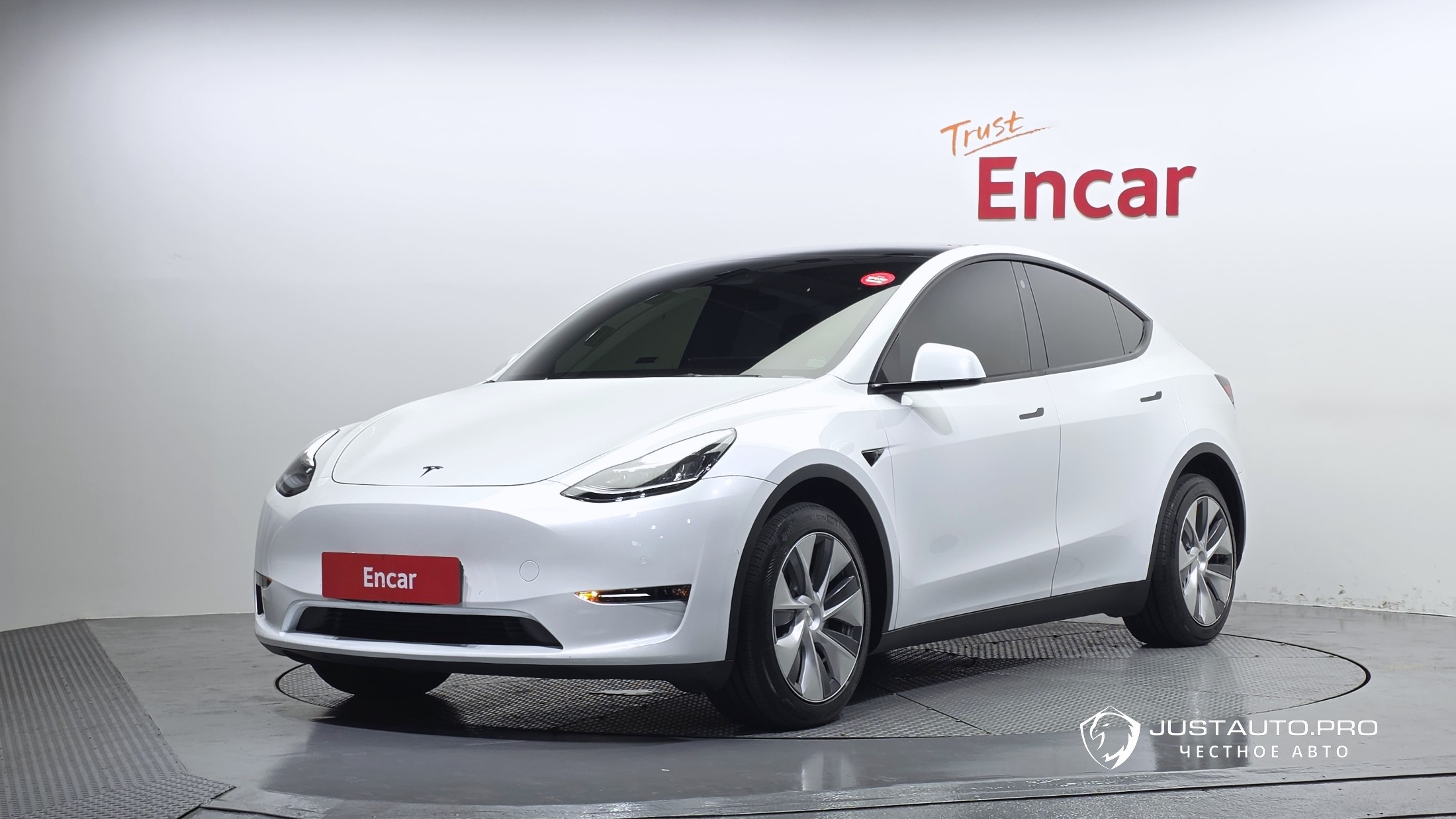 Автомобиль Tesla Model Y
