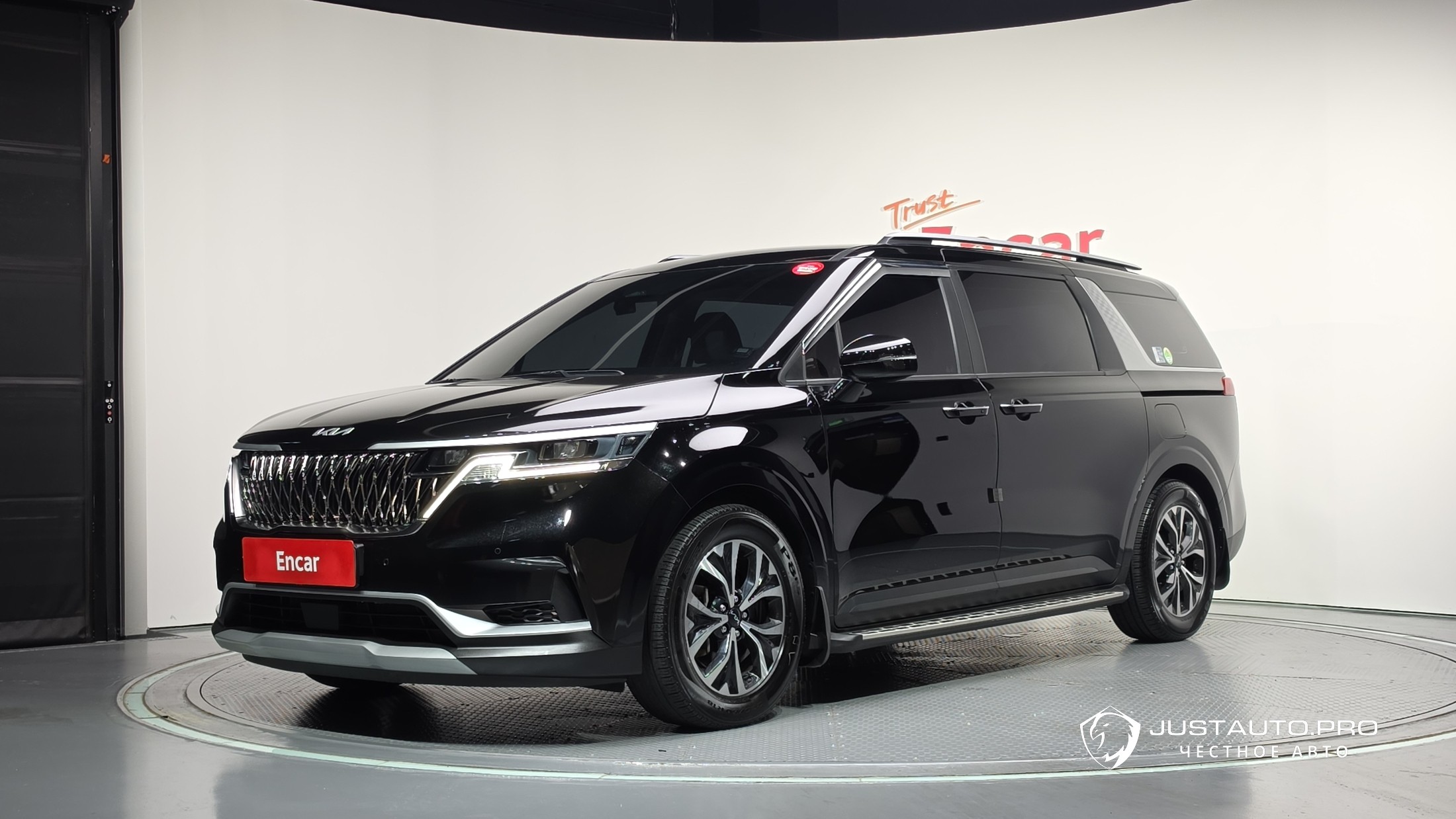 Автомобиль Kia Canival