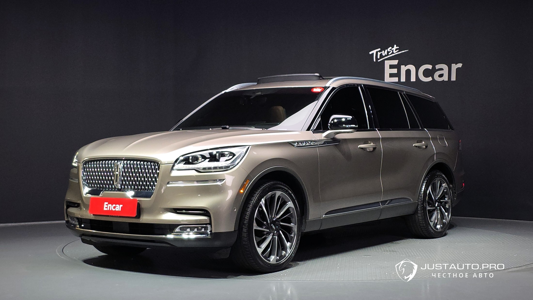 Автомобиль Lincoln Aviator