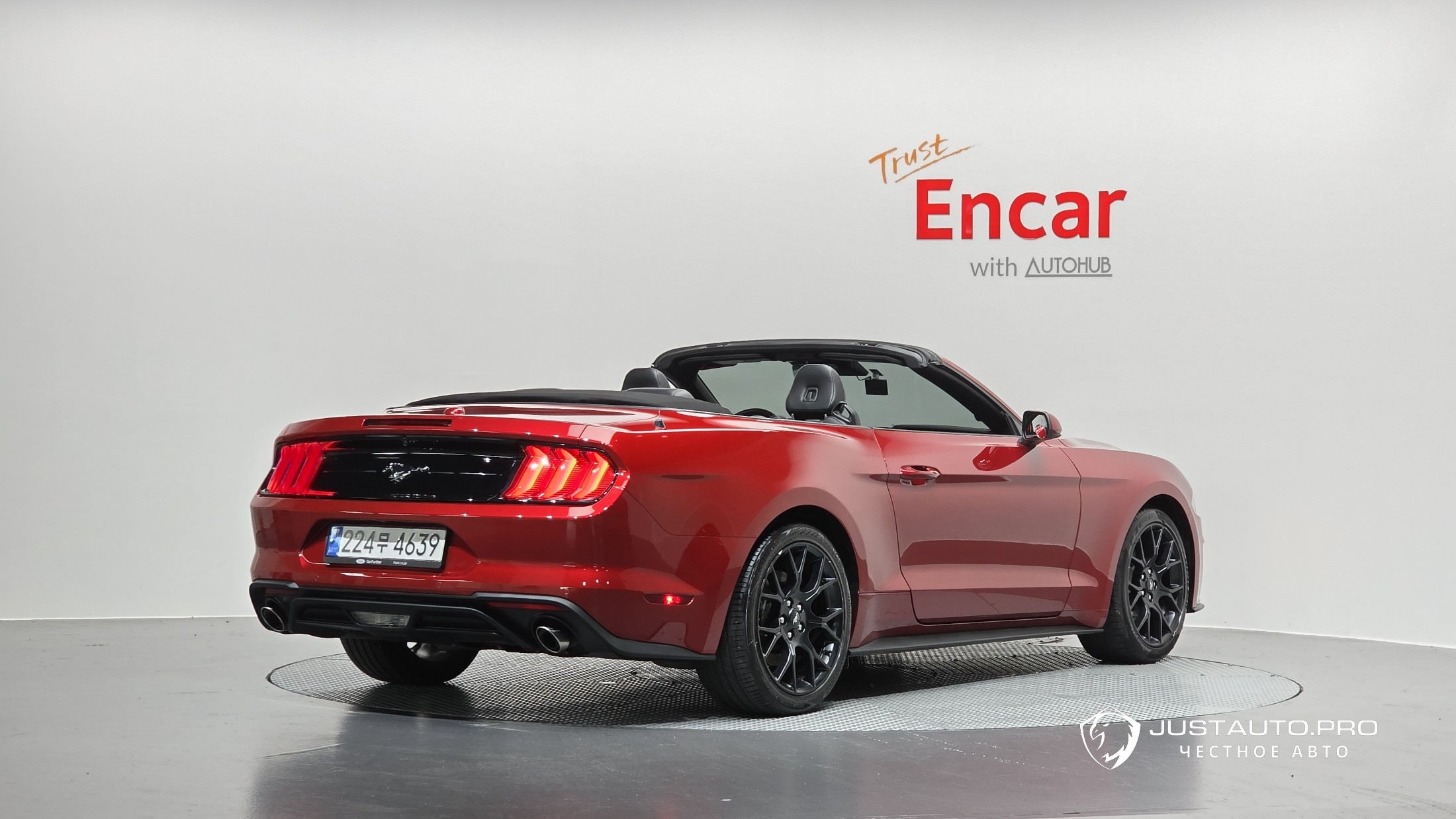 Автомобиль Ford Mustang