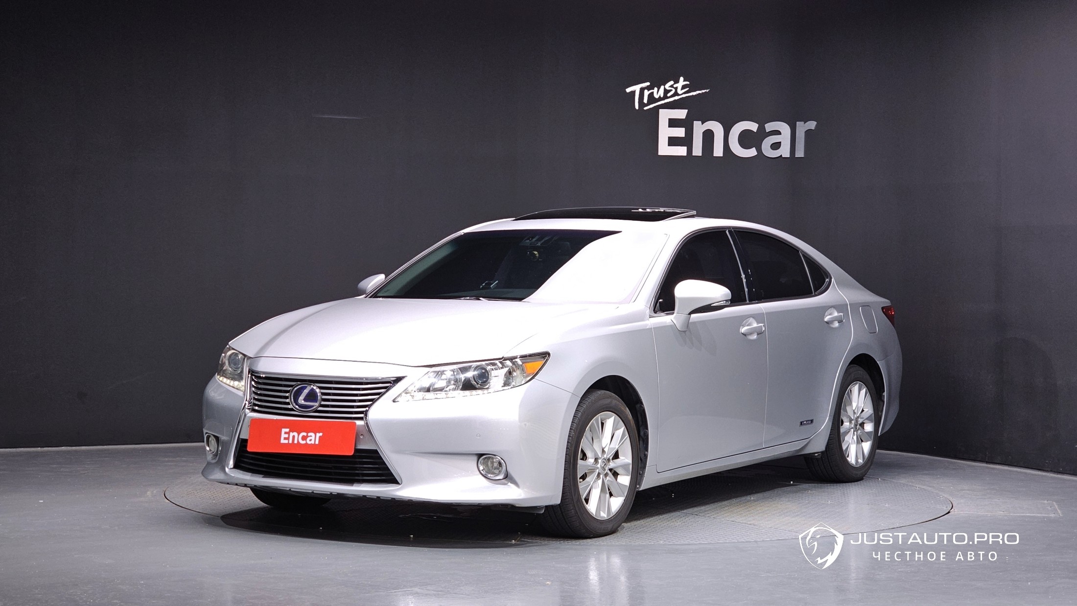 Автомобиль Lexus ES