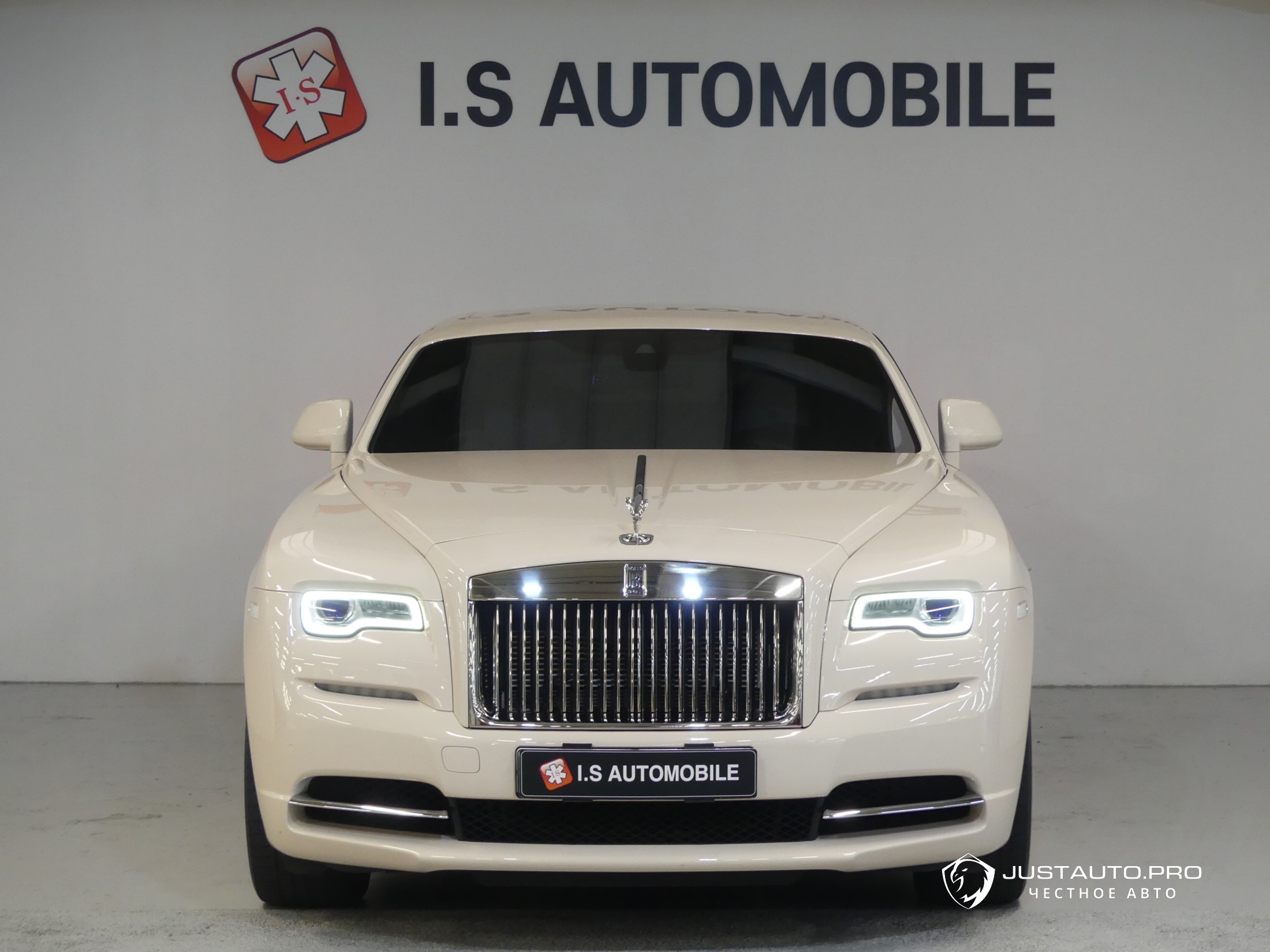 Автомобиль Rolls-Royce Wraith