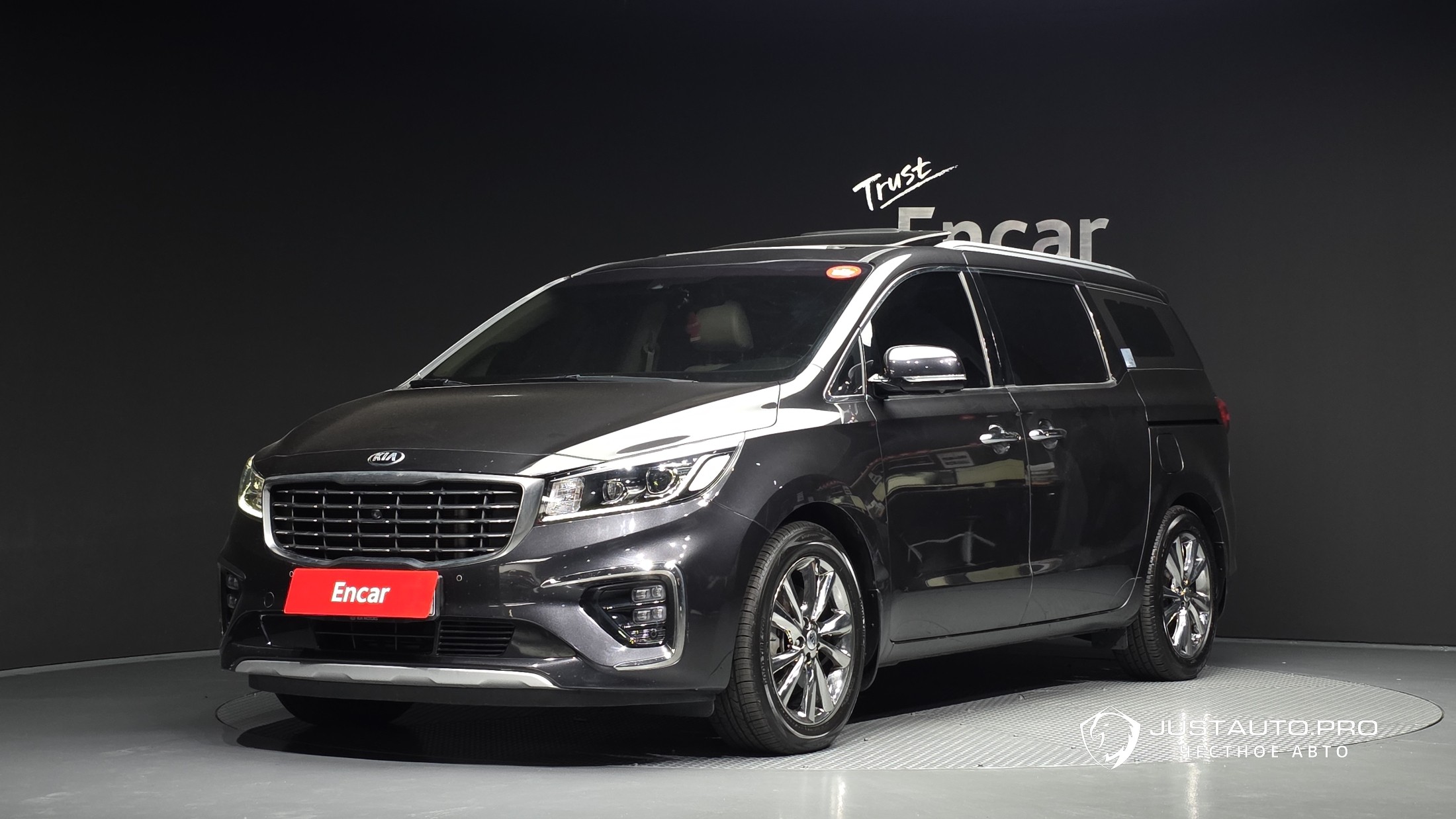 Автомобиль Kia Canival