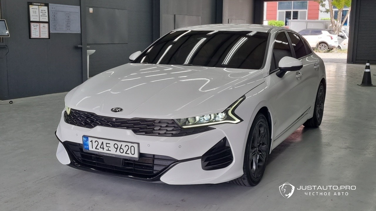 Автомобиль Kia K5