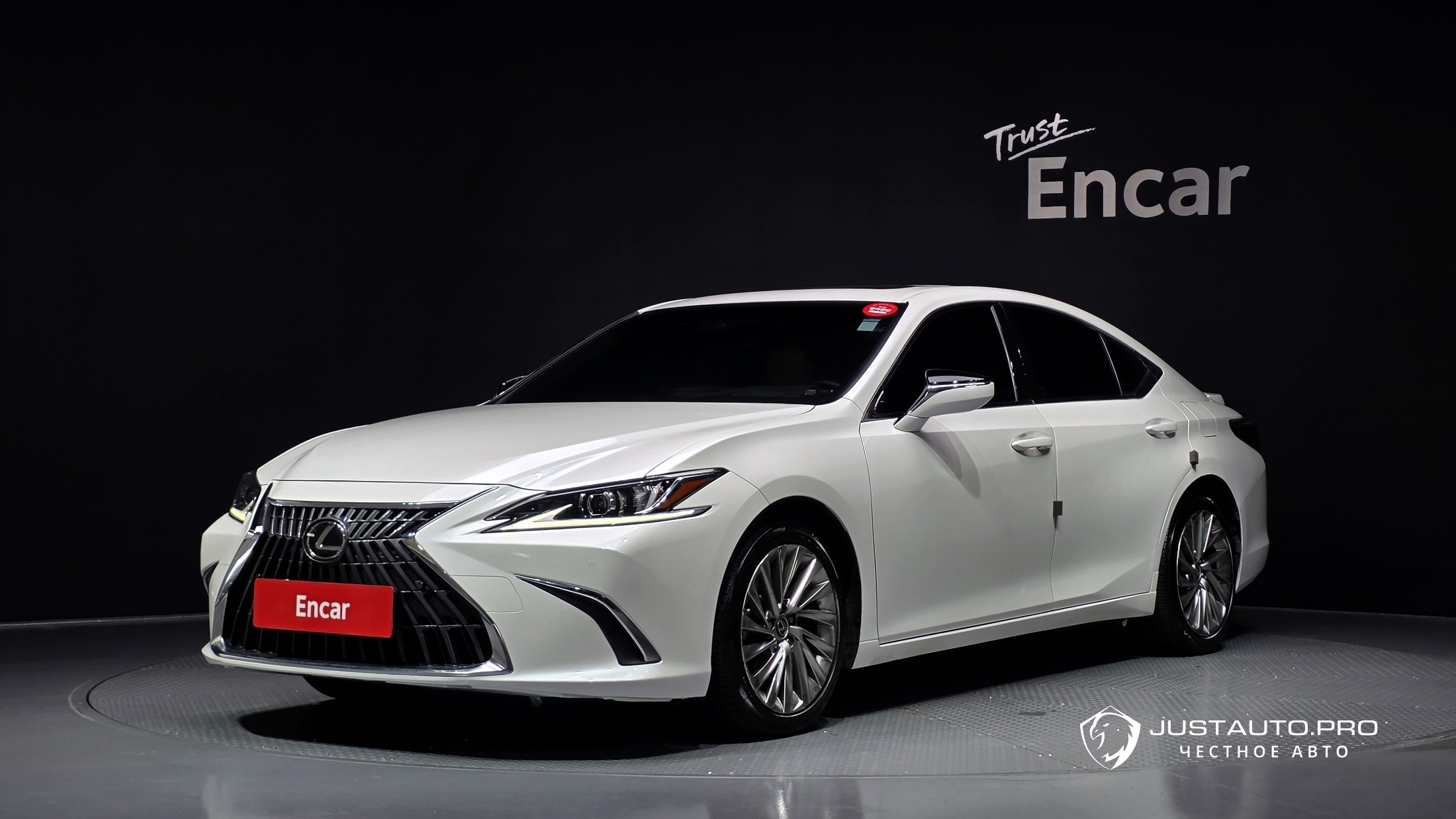 Автомобиль Lexus ES