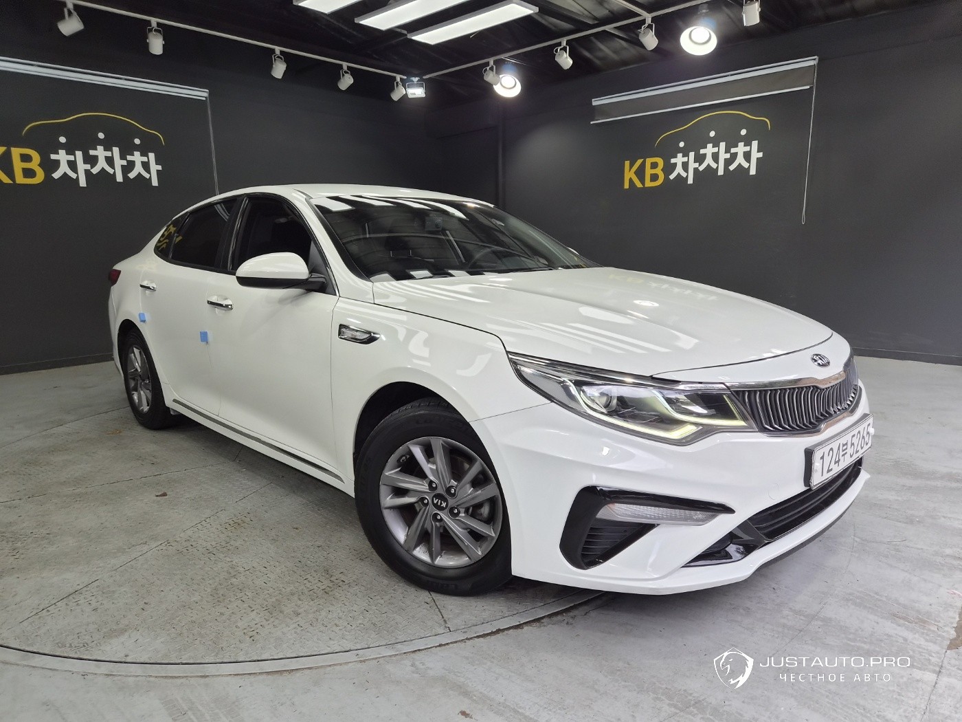 Автомобиль Kia K5