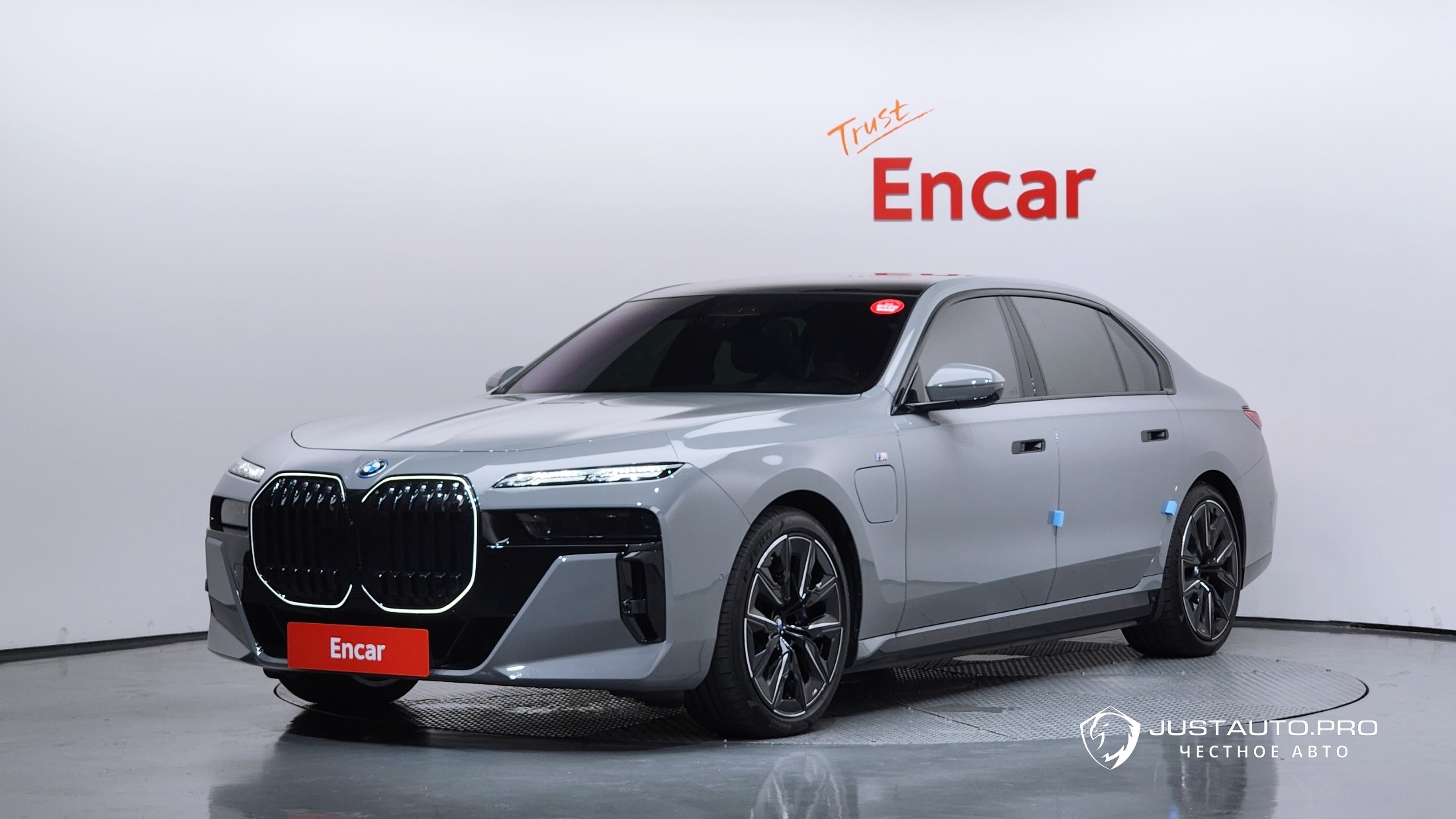 Автомобиль BMW 7-Series
