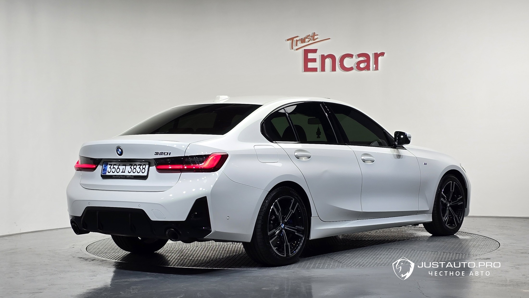 Автомобиль BMW 3-Series