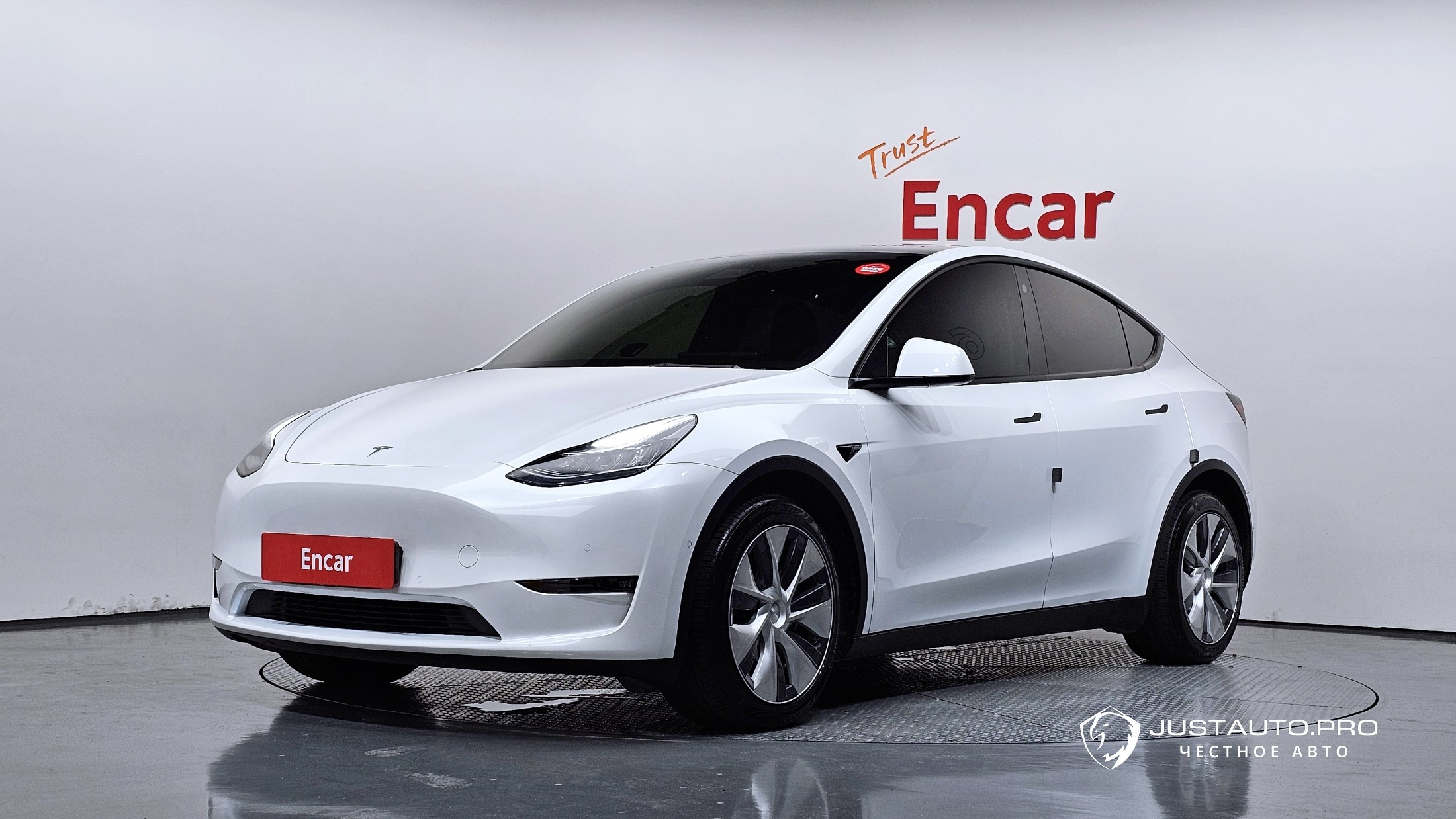 Автомобиль Tesla Model Y