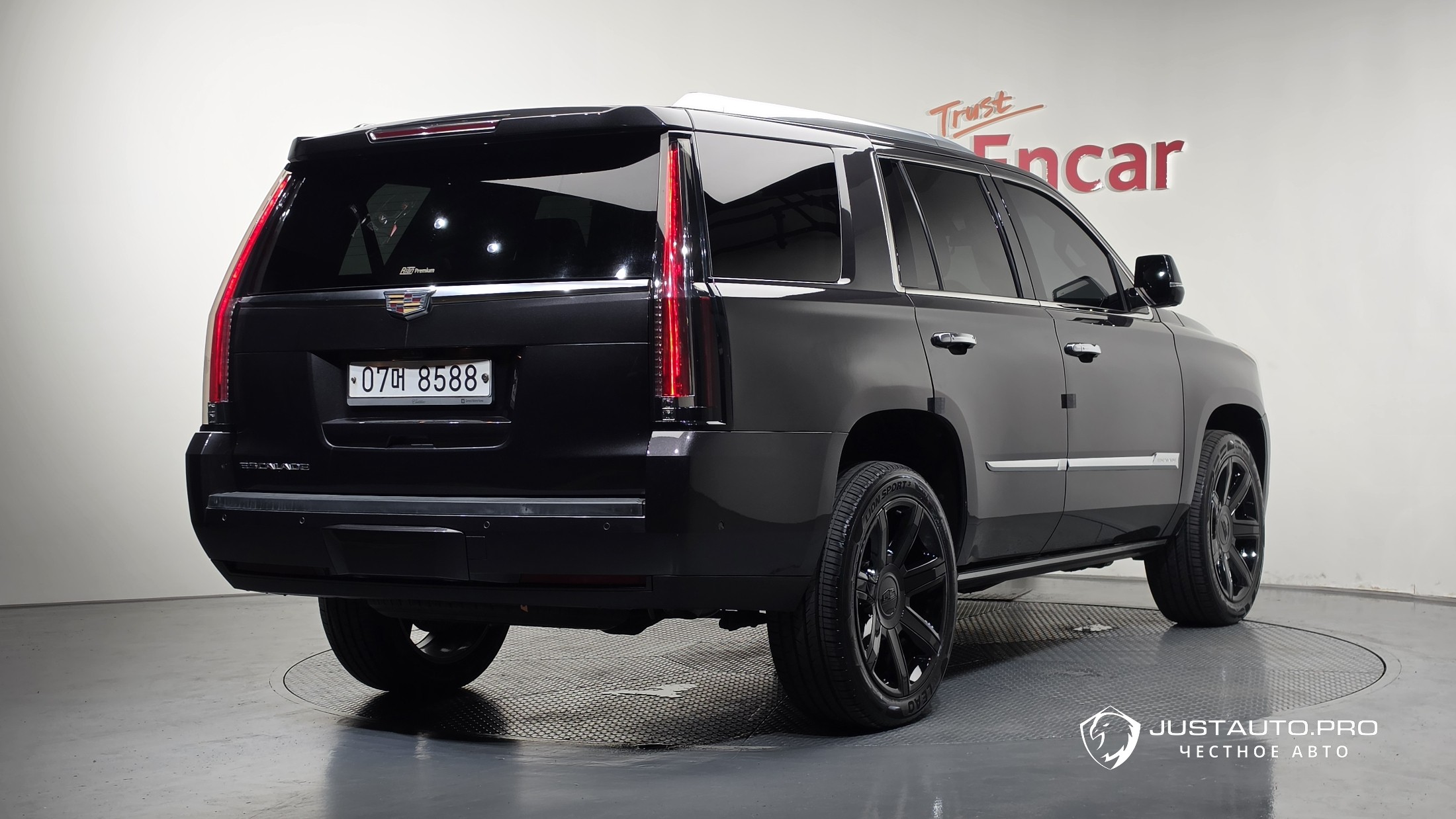 Автомобиль Cadillac Escalade