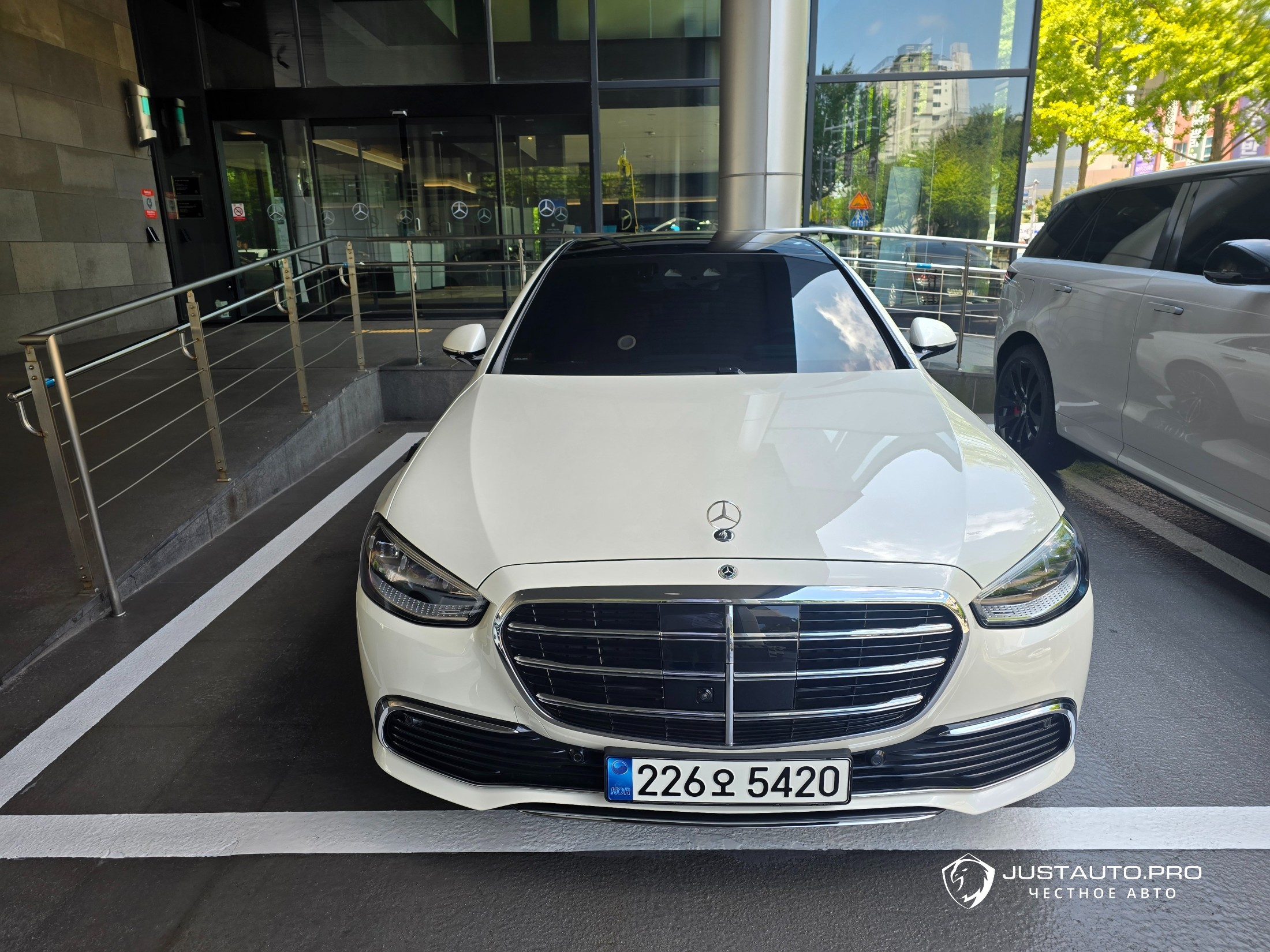 Автомобиль Mercedes-Benz S-Class
