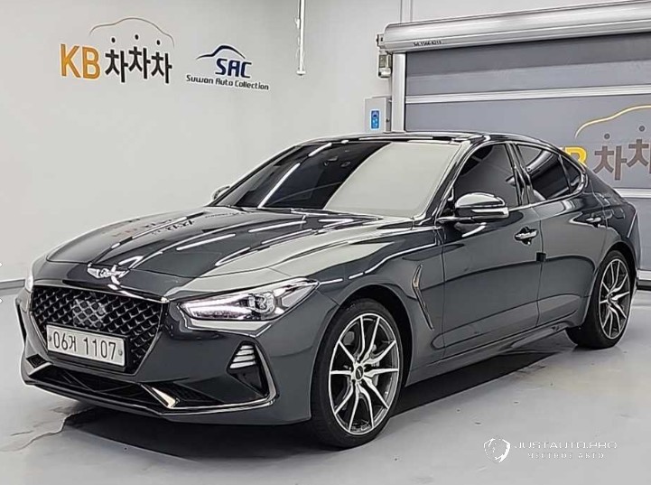 Автомобиль Genesis G70