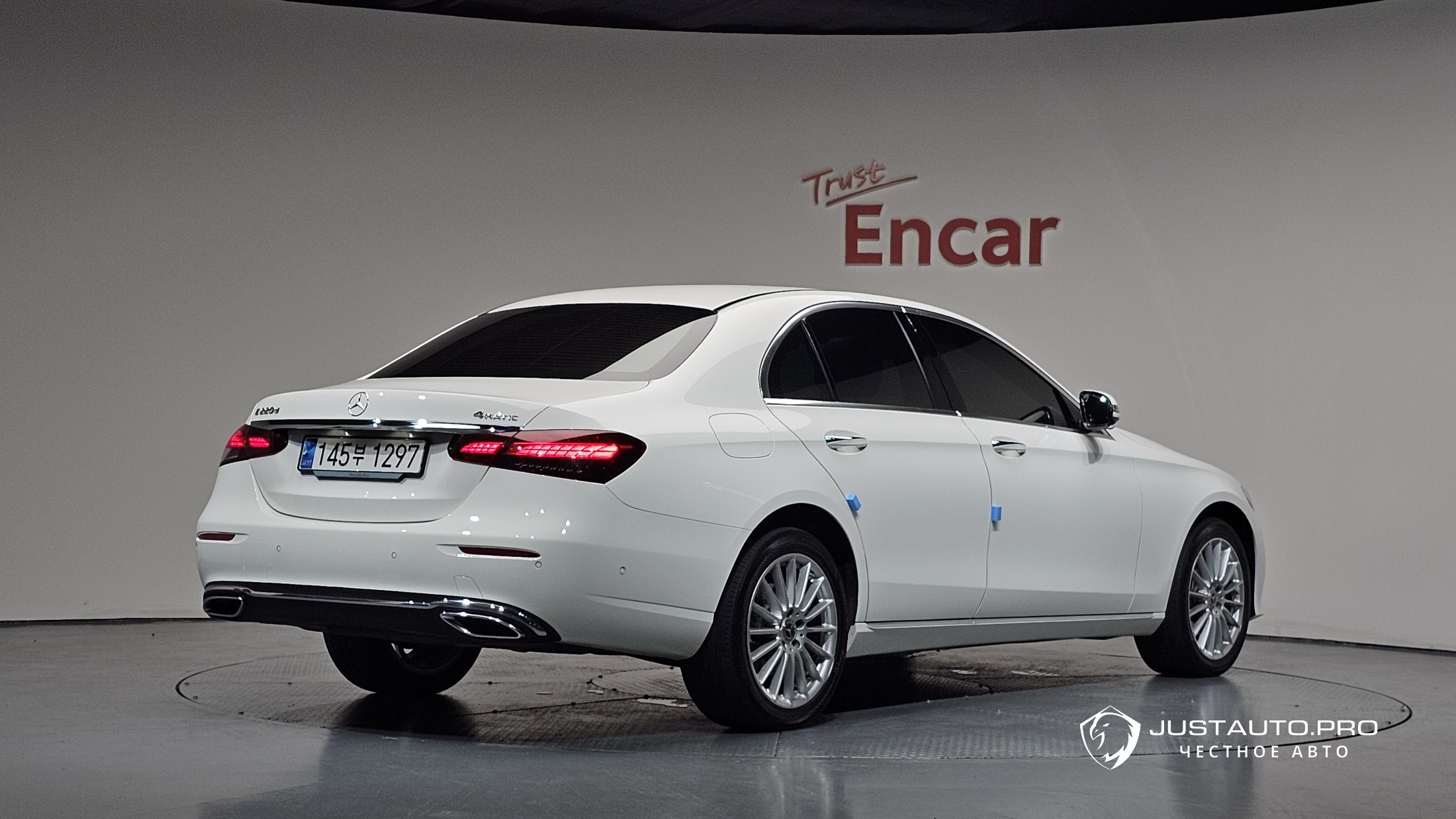 Автомобиль Mercedes-Benz E-Class