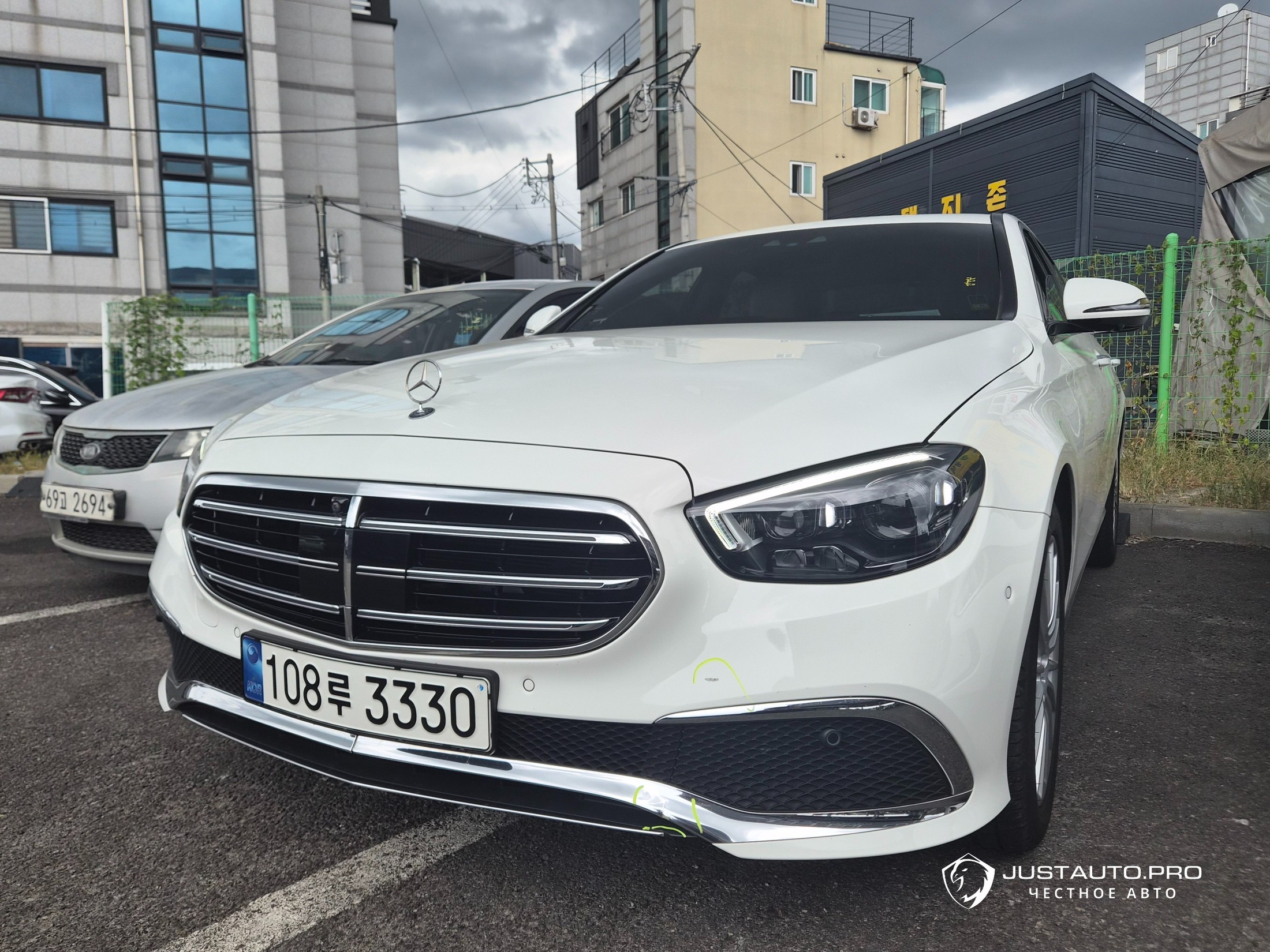 Автомобиль Mercedes-Benz E-Class