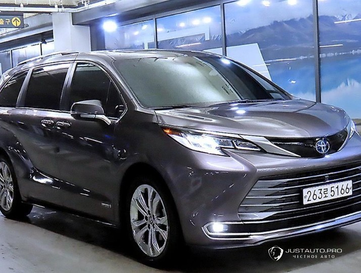 Автомобиль Toyota Sienna