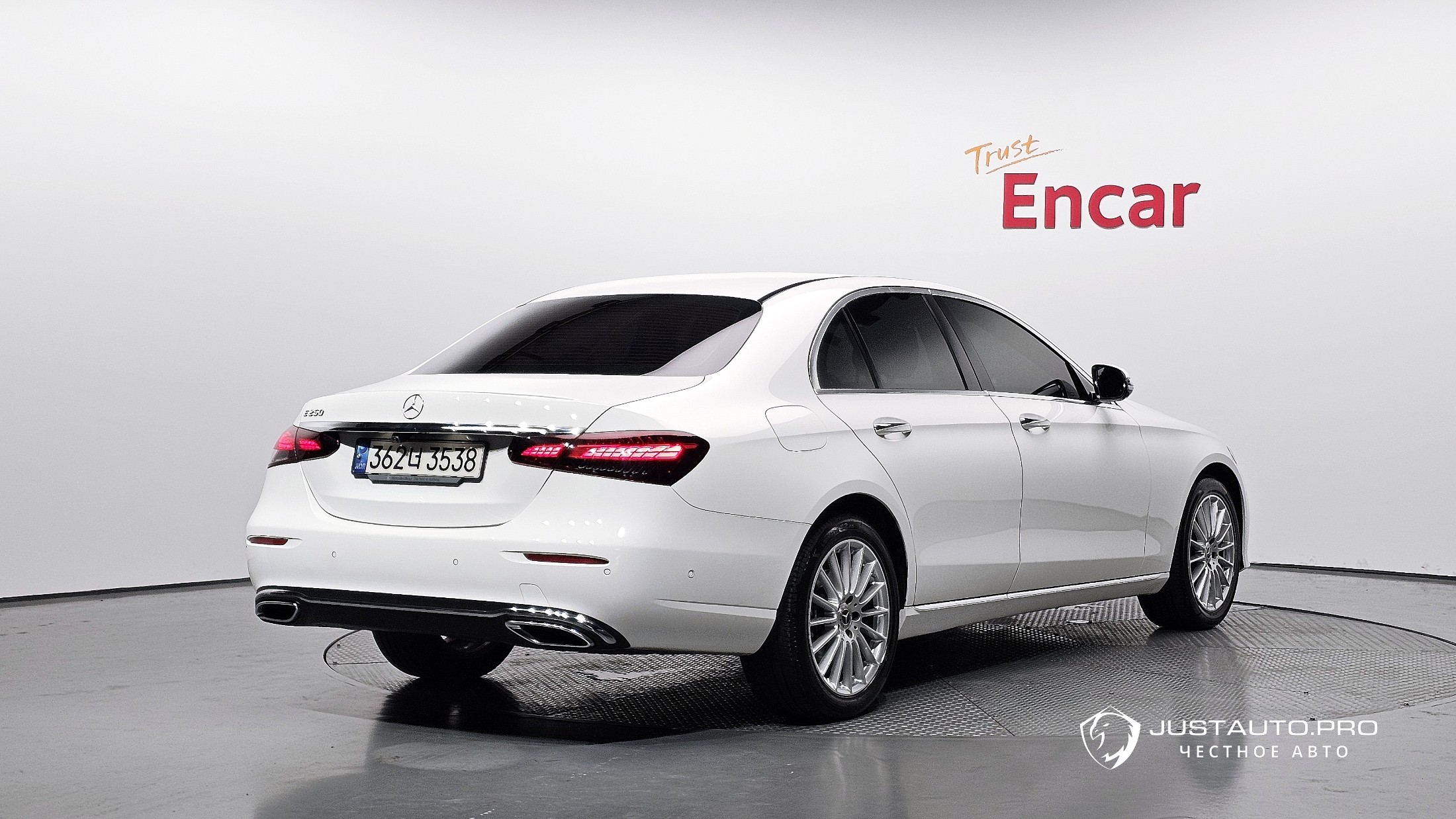 Автомобиль Mercedes-Benz E-Class