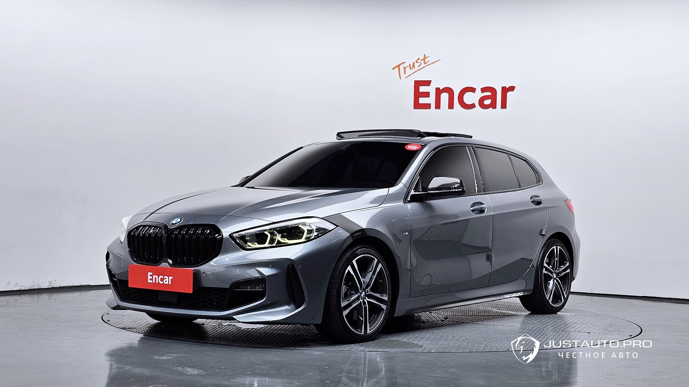 Автомобиль BMW 1-Series