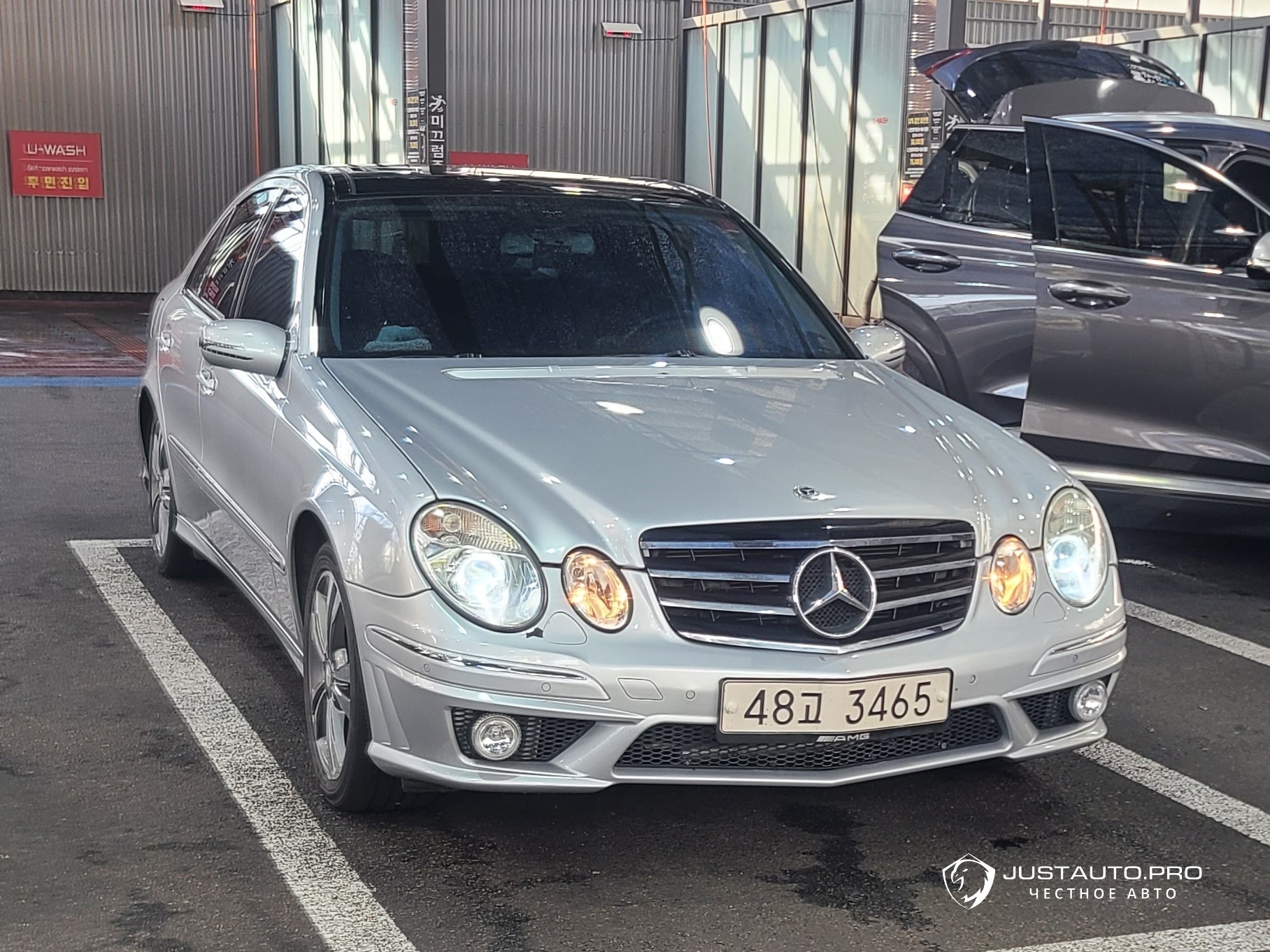 Автомобиль Mercedes-Benz E-Class