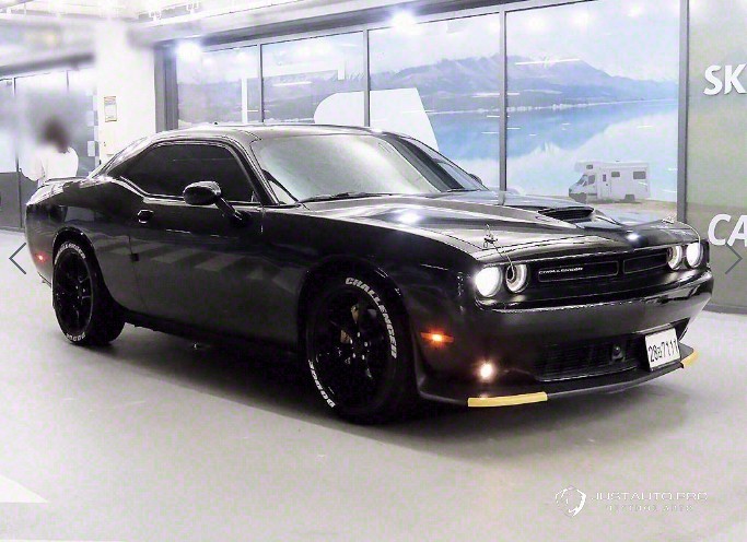 Автомобиль Dodge Challenger