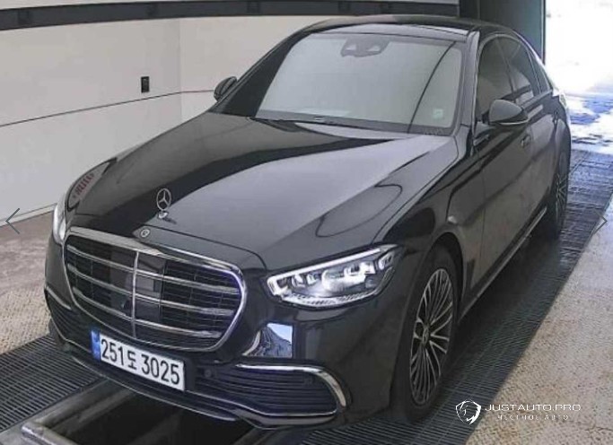 Автомобиль Mercedes-Benz S-Class