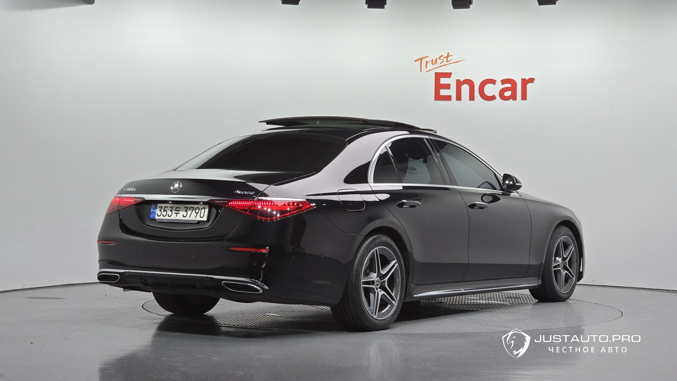Автомобиль Mercedes-Benz S-Class