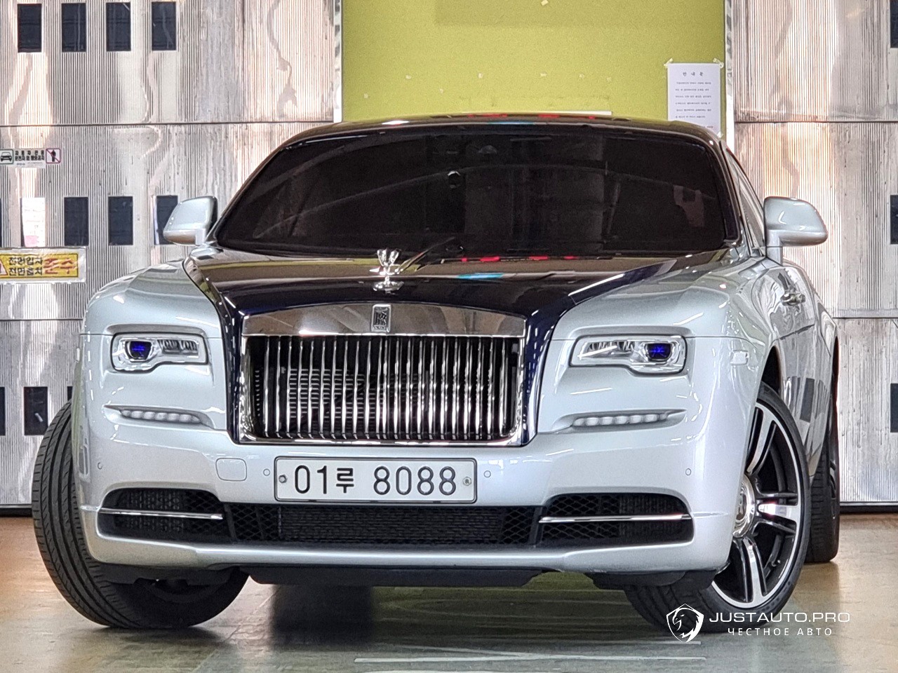 Автомобиль Rolls-Royce Wraith