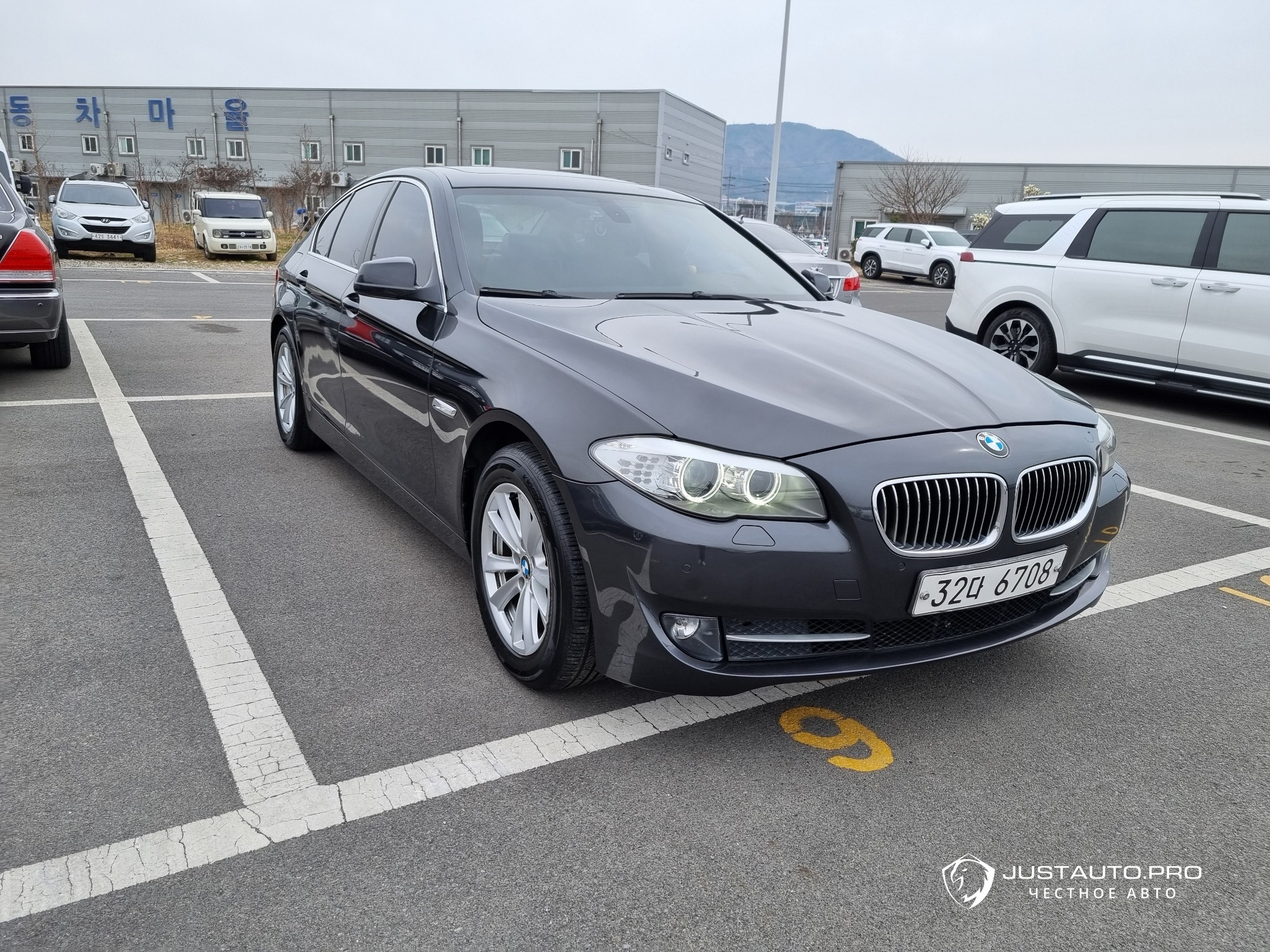 Автомобиль BMW 5-Series