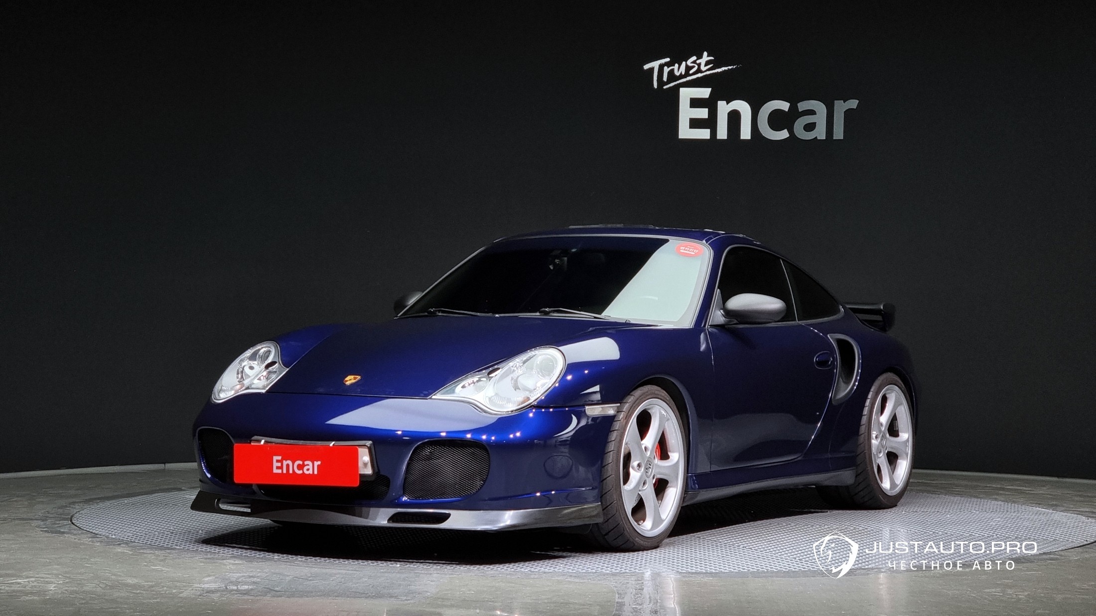 Автомобиль Porsche 911