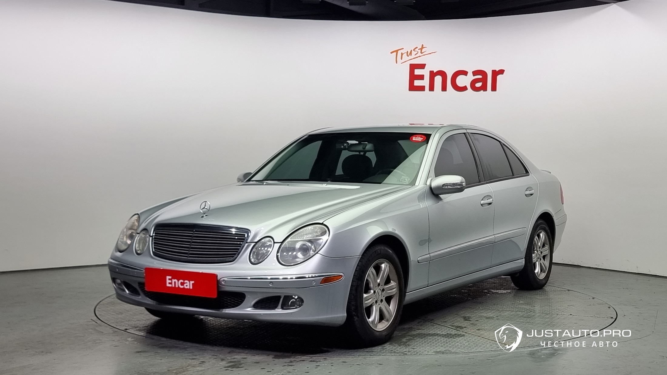 Автомобиль Mercedes-Benz E-Class