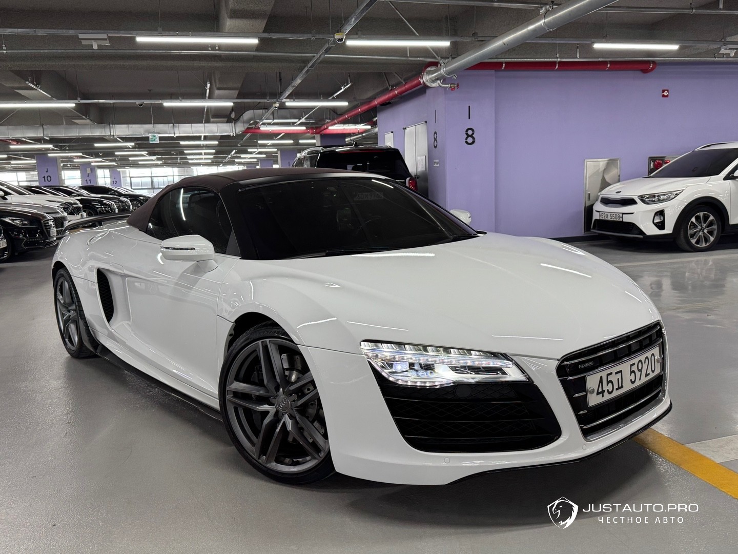 Автомобиль Audi R8