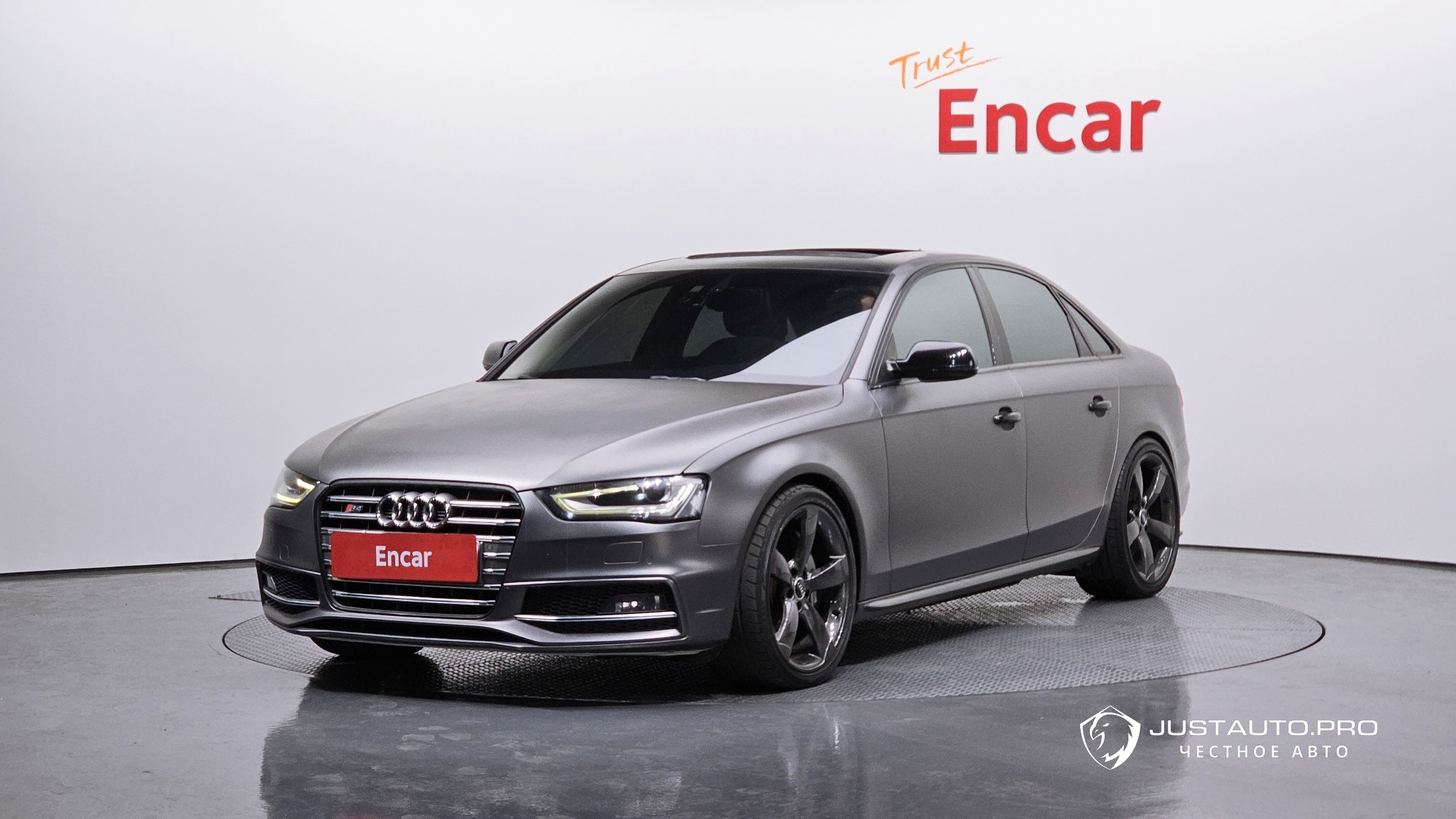 Автомобиль Audi S4
