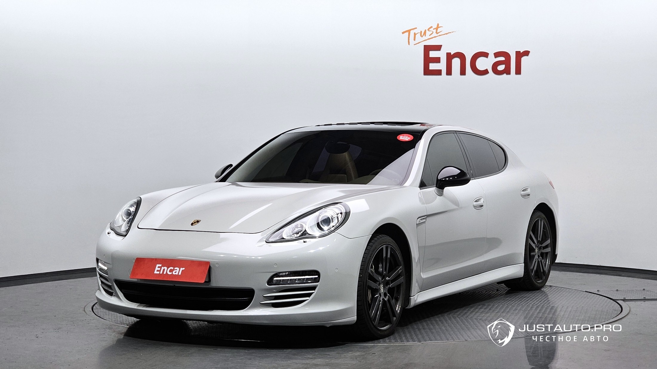 Автомобиль Porsche Panamera