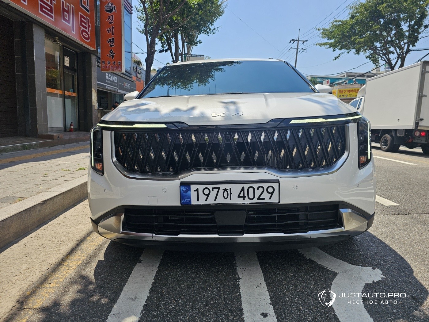 Автомобиль Kia Canival