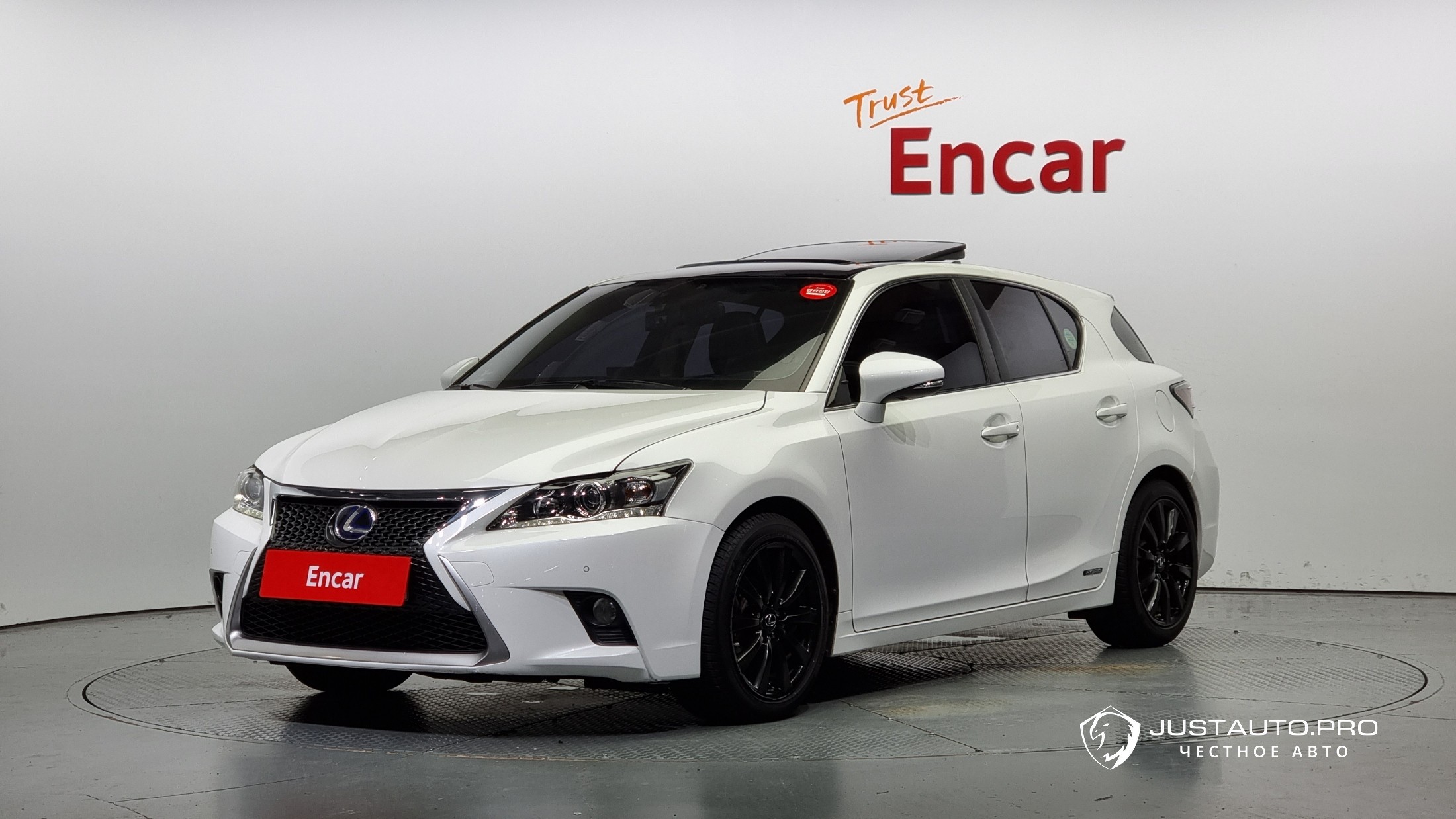 Автомобиль Lexus CT200h