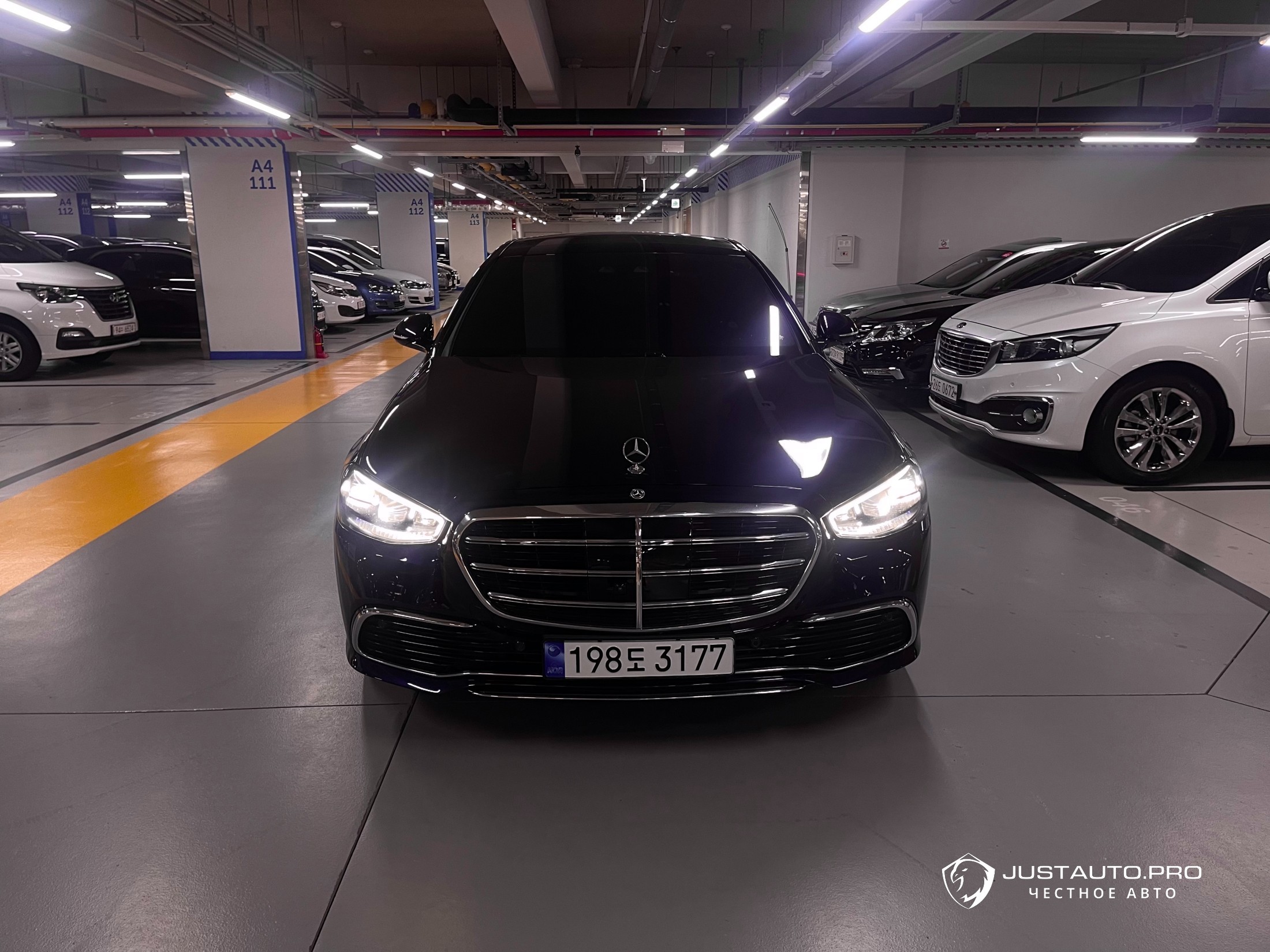Автомобиль Mercedes-Benz S-Class