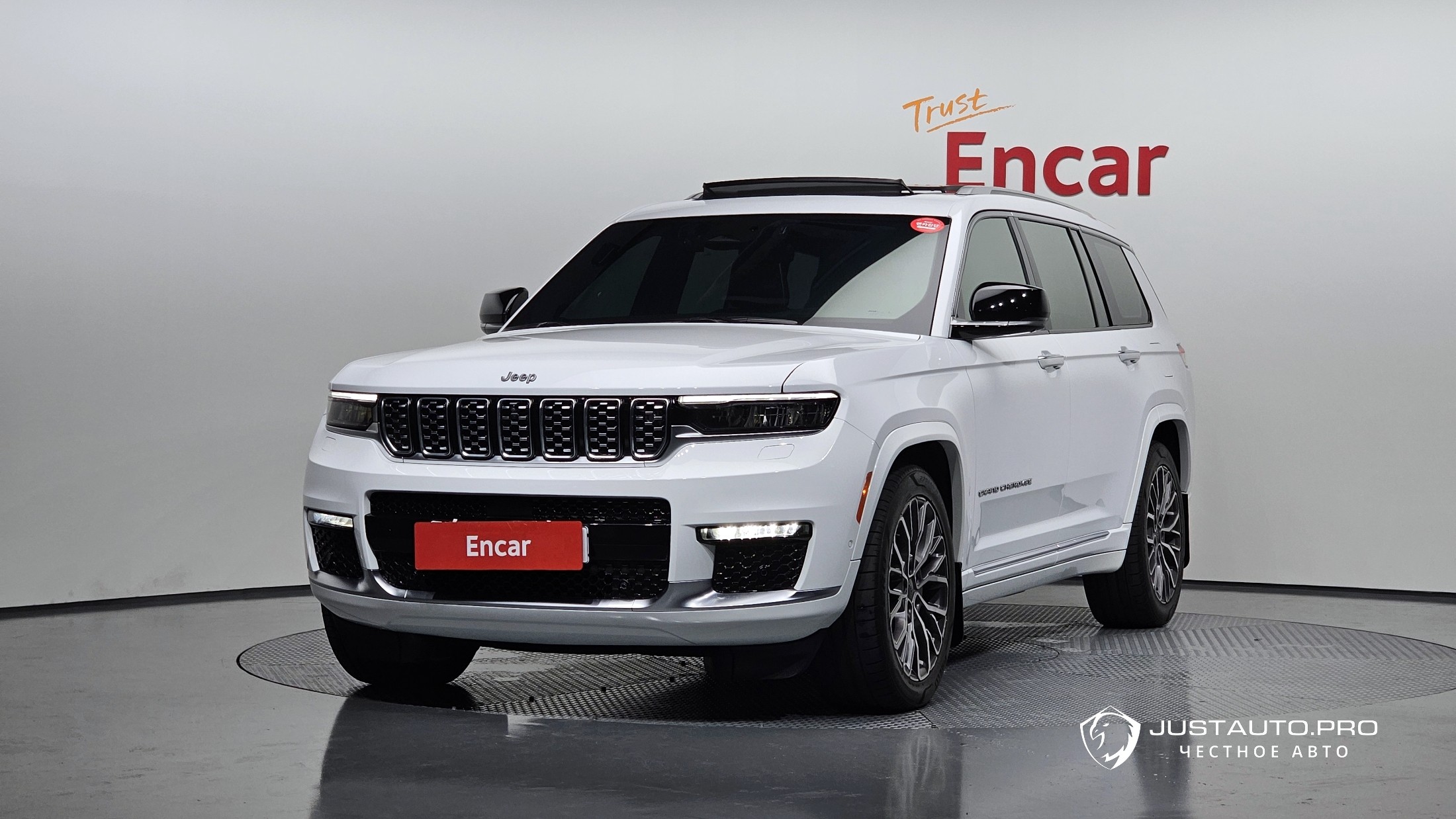 Автомобиль Jeep Cherokee