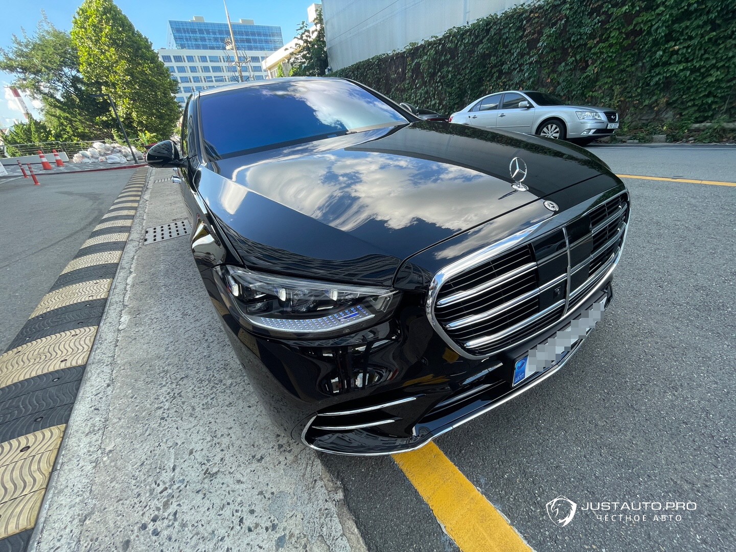 Автомобиль Mercedes-Benz S-Class