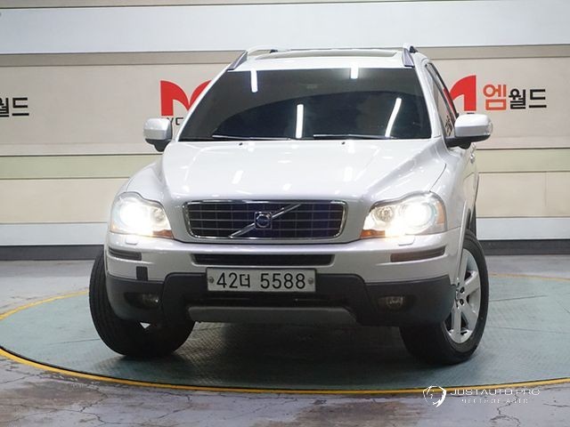 Автомобиль Volvo XC90