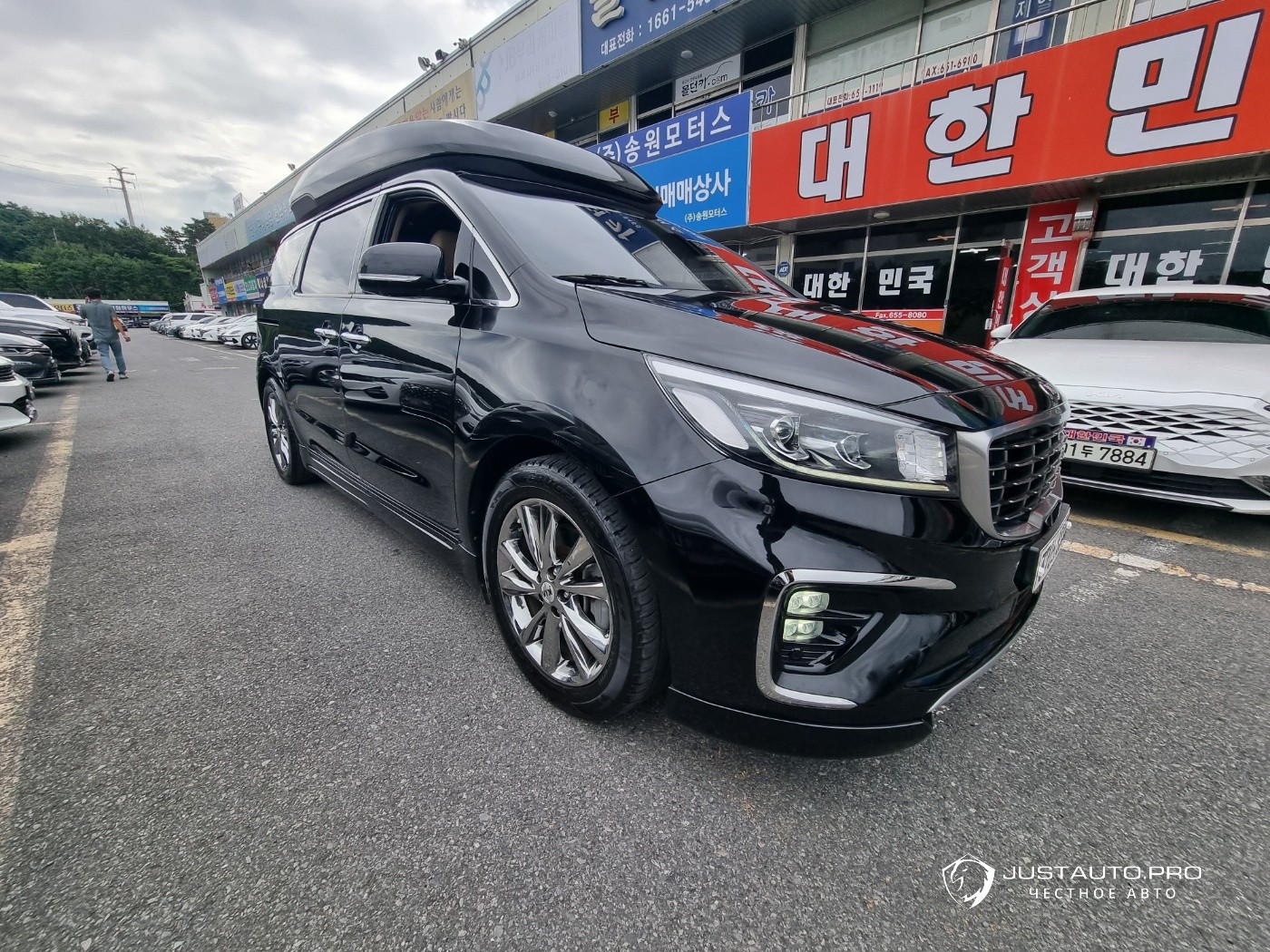Автомобиль Kia Canival